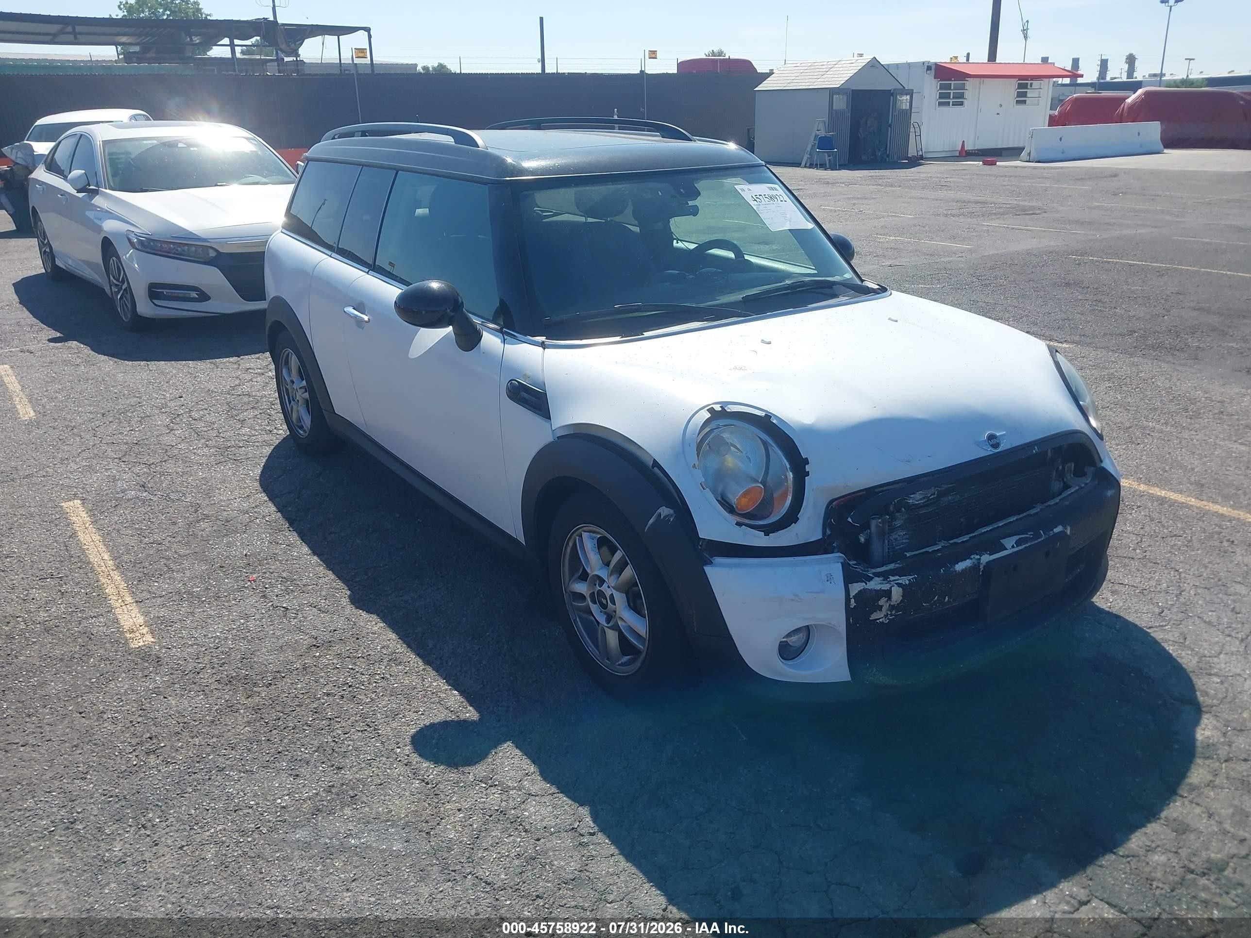 2013 Mini Clubman Cooper White vin: WMWZF3C58DT490199