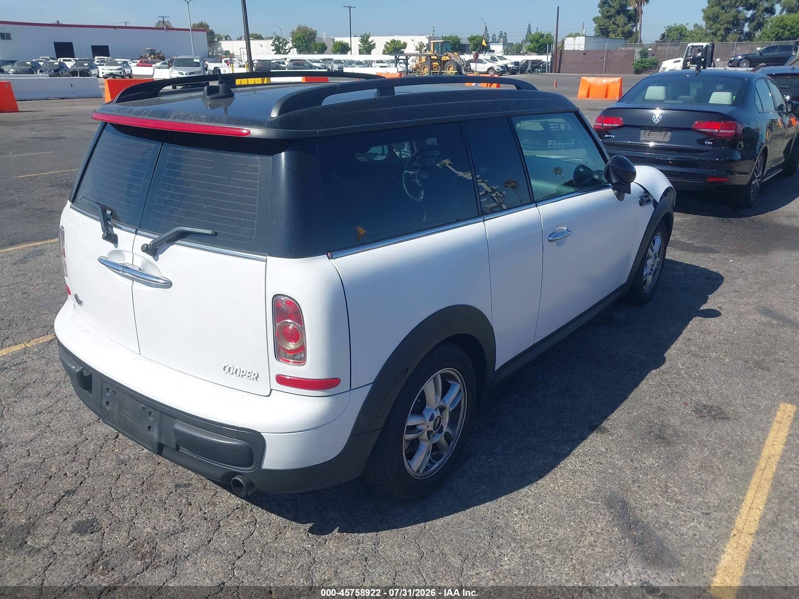2013 Mini Clubman Cooper White vin: WMWZF3C58DT490199