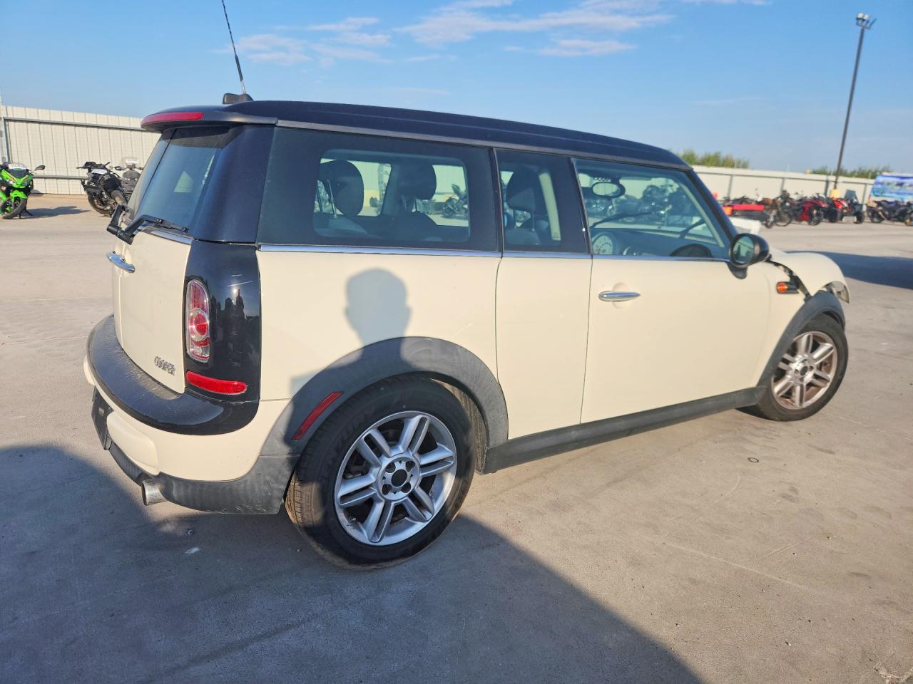 2014 Mini Cooper Clubman Beige vin: WMWZF3C58ET492312