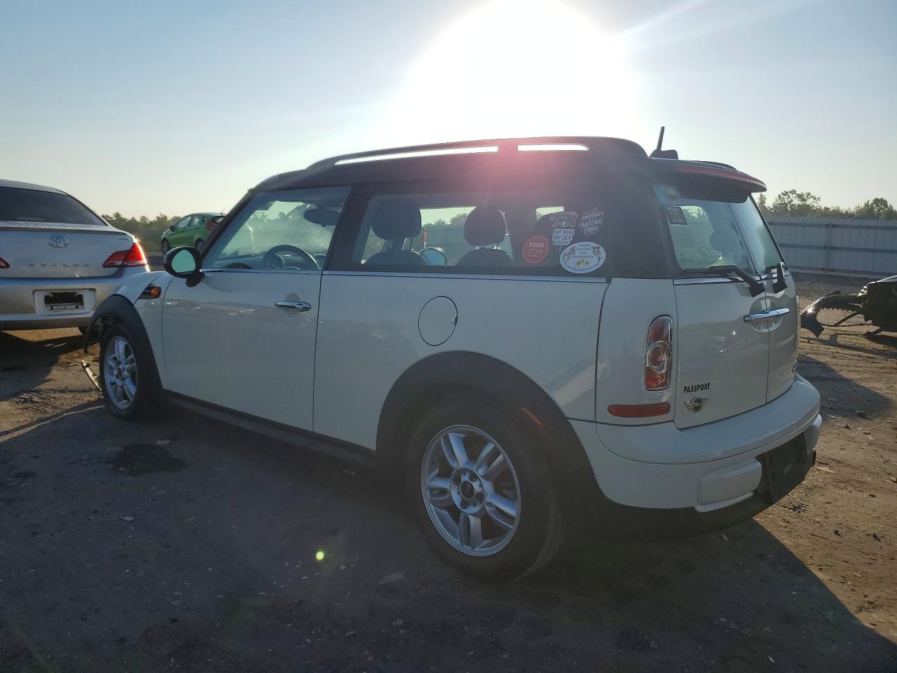 2012 Mini Cooper Clubman White vin: WMWZF3C59CT489027
