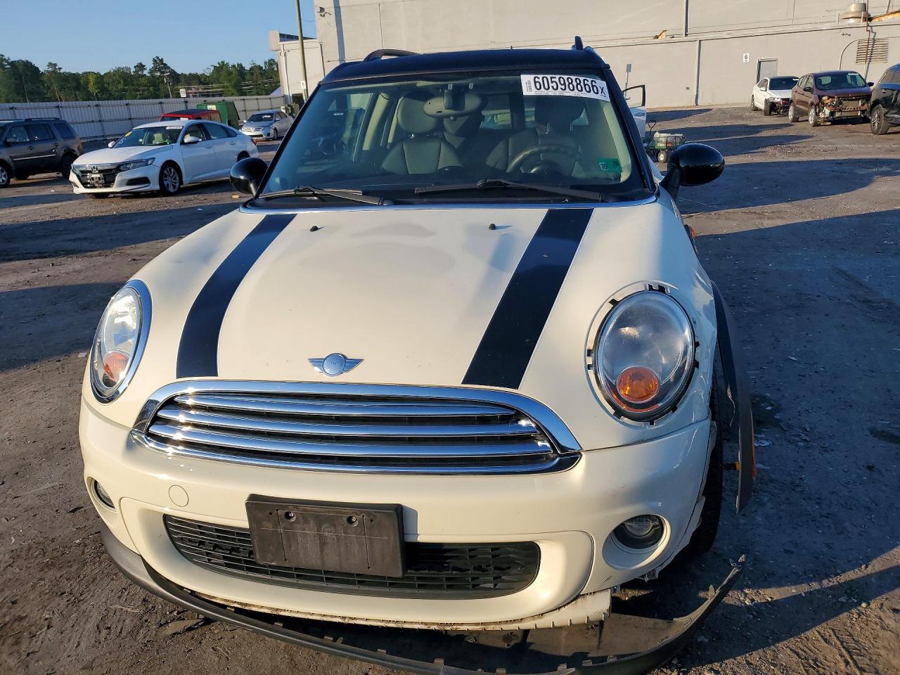 2012 Mini Cooper Clubman White vin: WMWZF3C59CT489027
