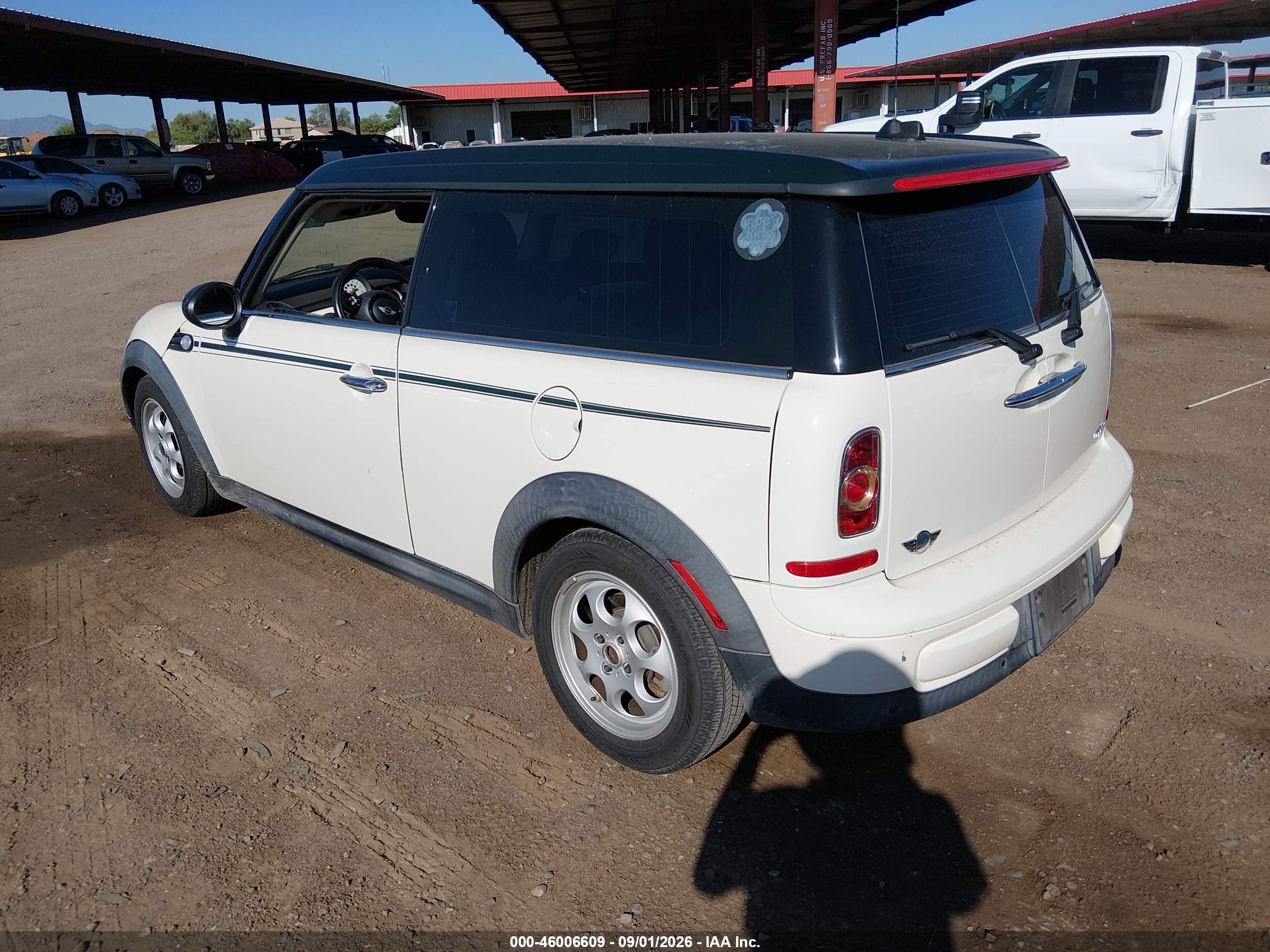 2013 Mini Clubman Cooper White vin: WMWZF3C59DT490356