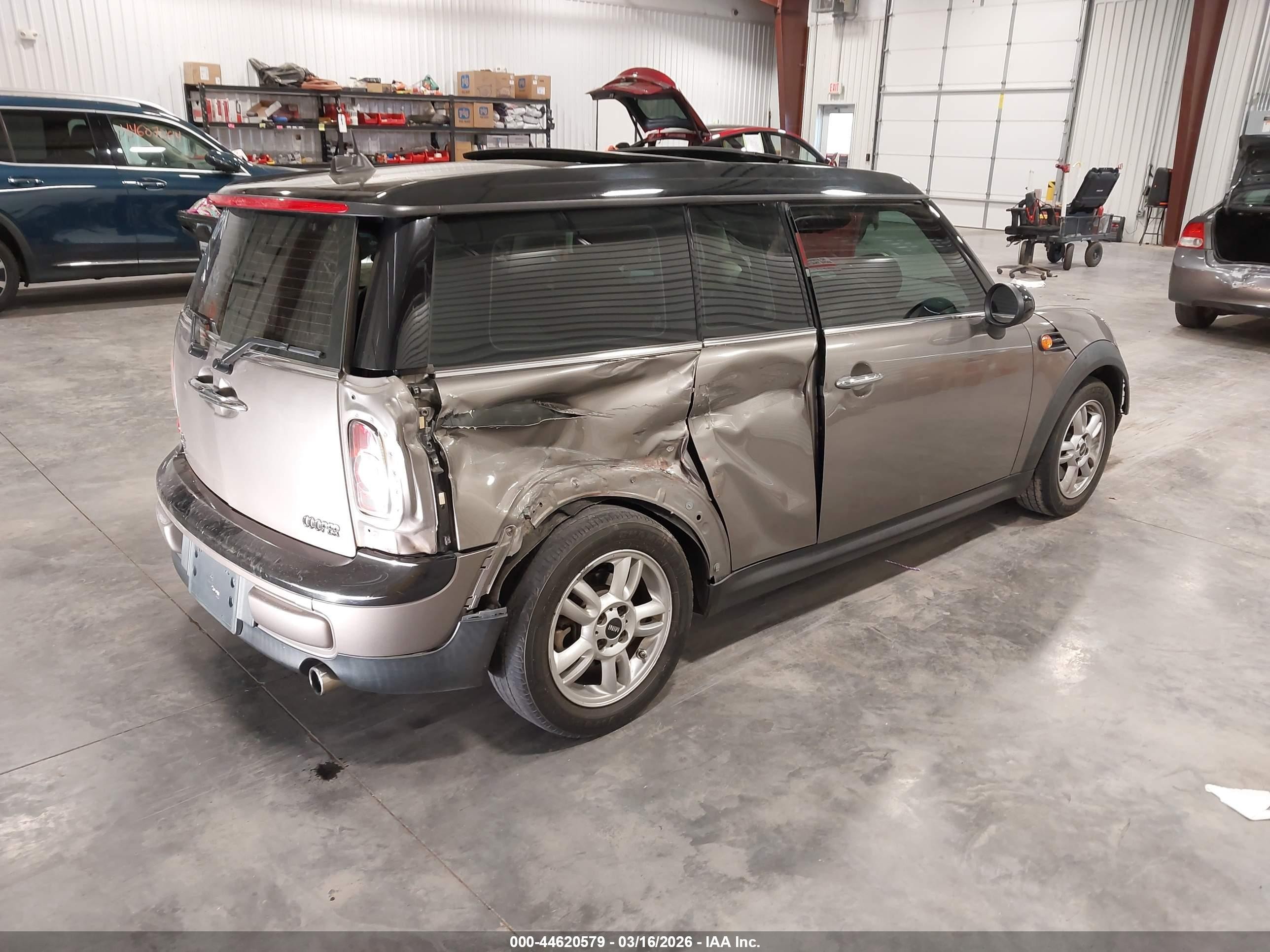 2014 Mini Clubman Cooper Gray vin: WMWZF3C59ET492531