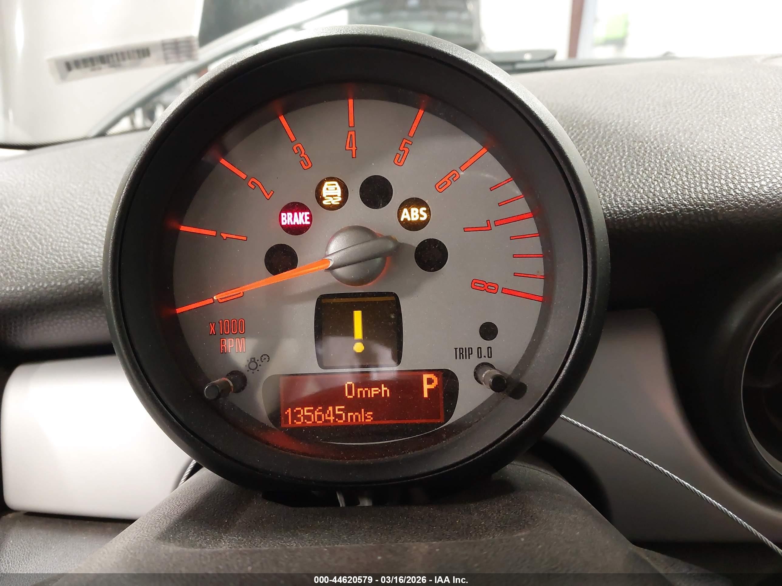 2014 Mini Clubman Cooper Gray vin: WMWZF3C59ET492531