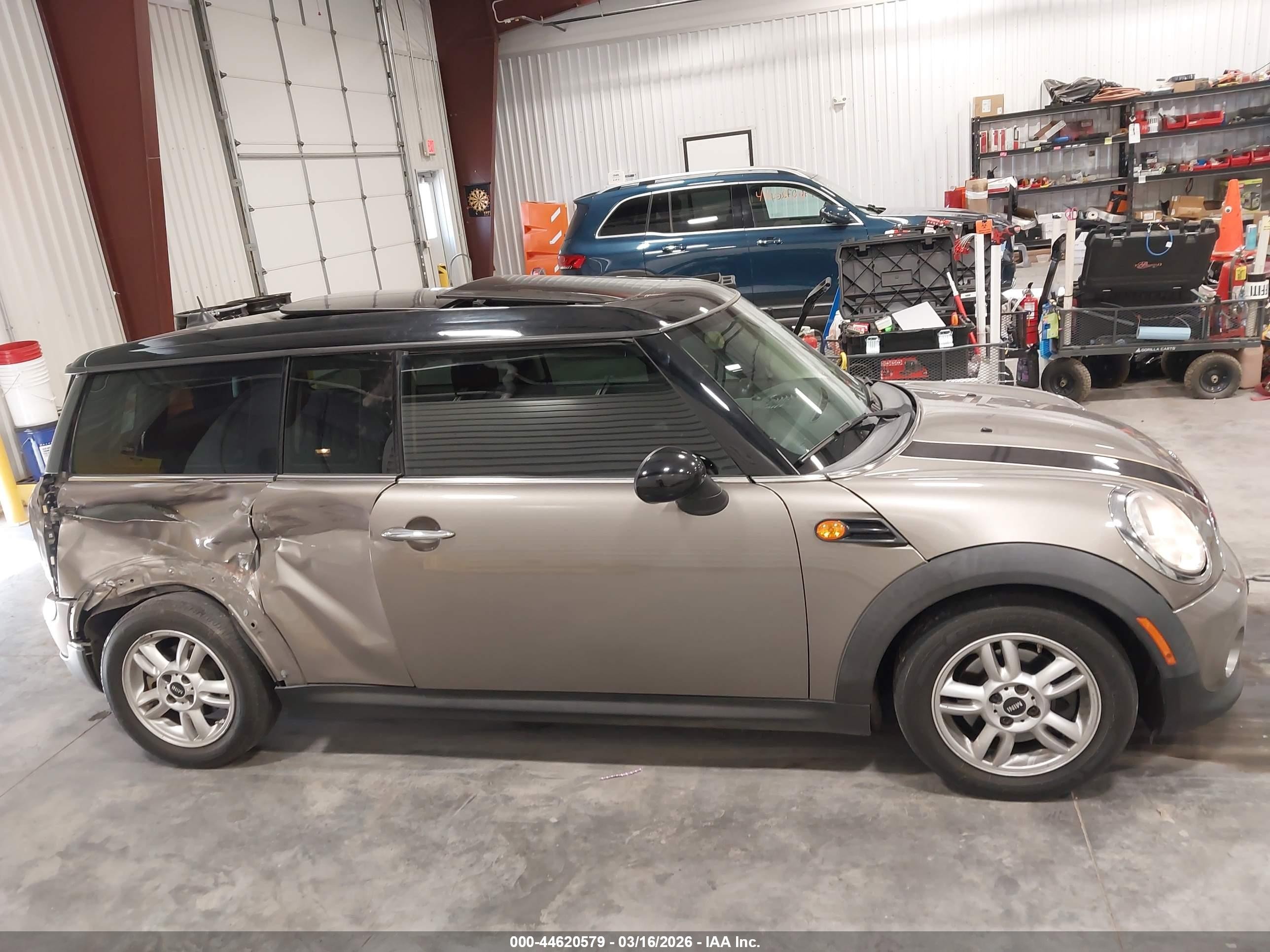 2014 Mini Clubman Cooper Gray vin: WMWZF3C59ET492531