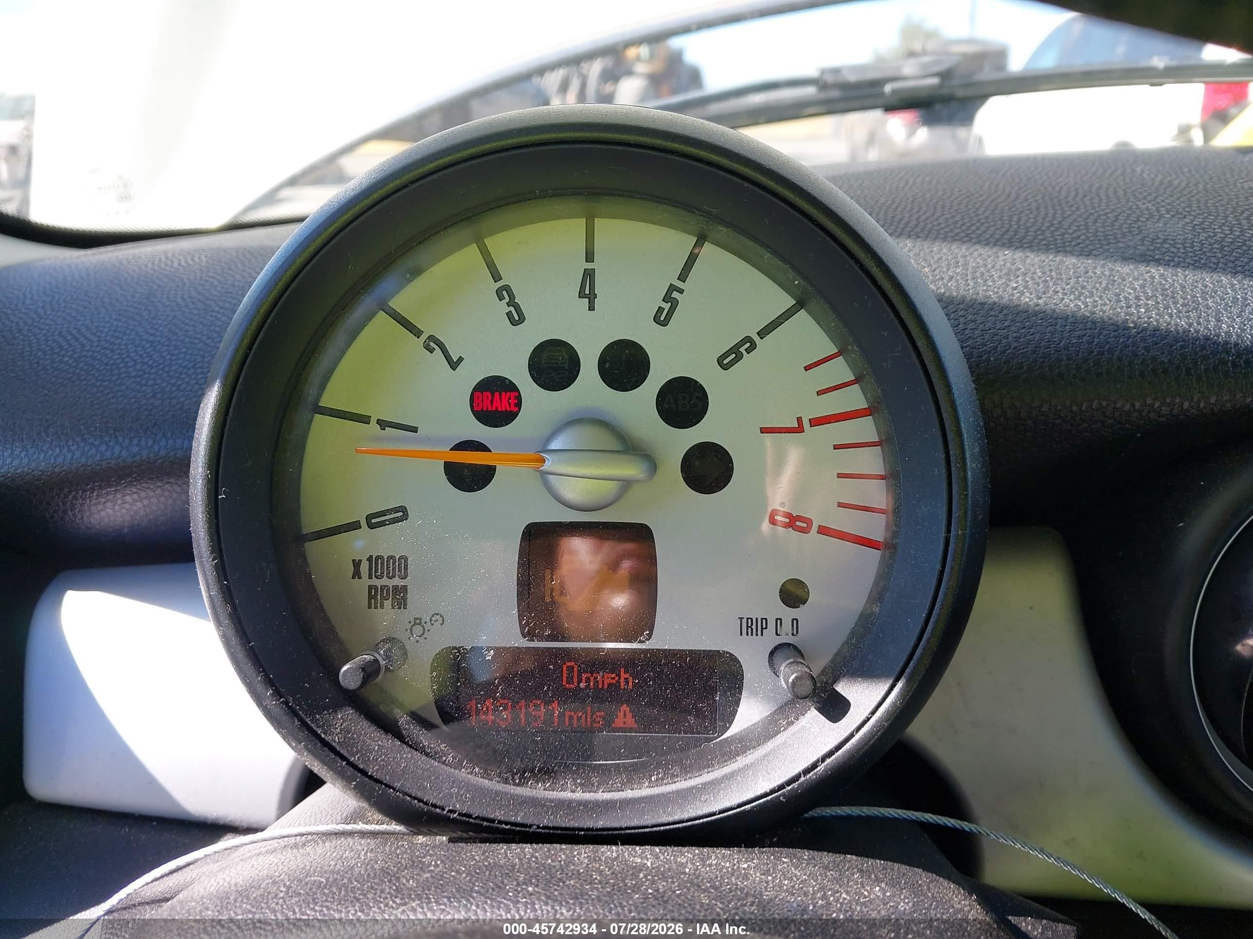 2014 Mini Clubman Cooper Cream vin: WMWZF3C59ET571410