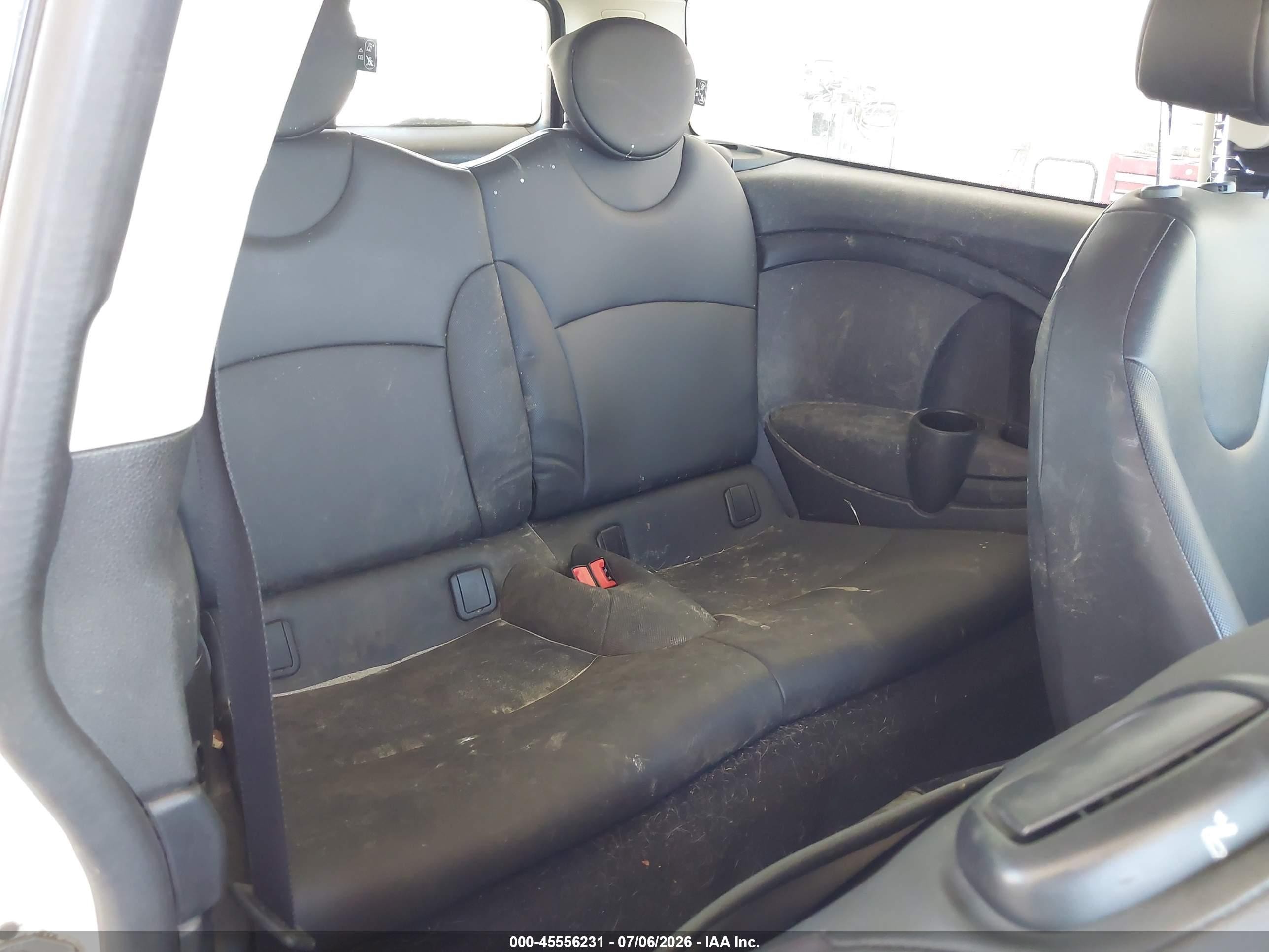 2012 Mini Cooper Clubman Cream vin: WMWZF3C5XCT190176