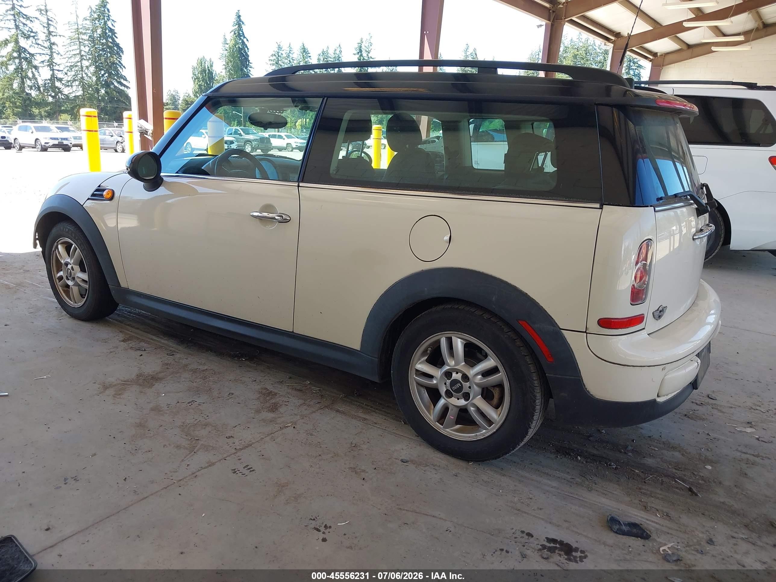 2012 Mini Cooper Clubman Cream vin: WMWZF3C5XCT190176