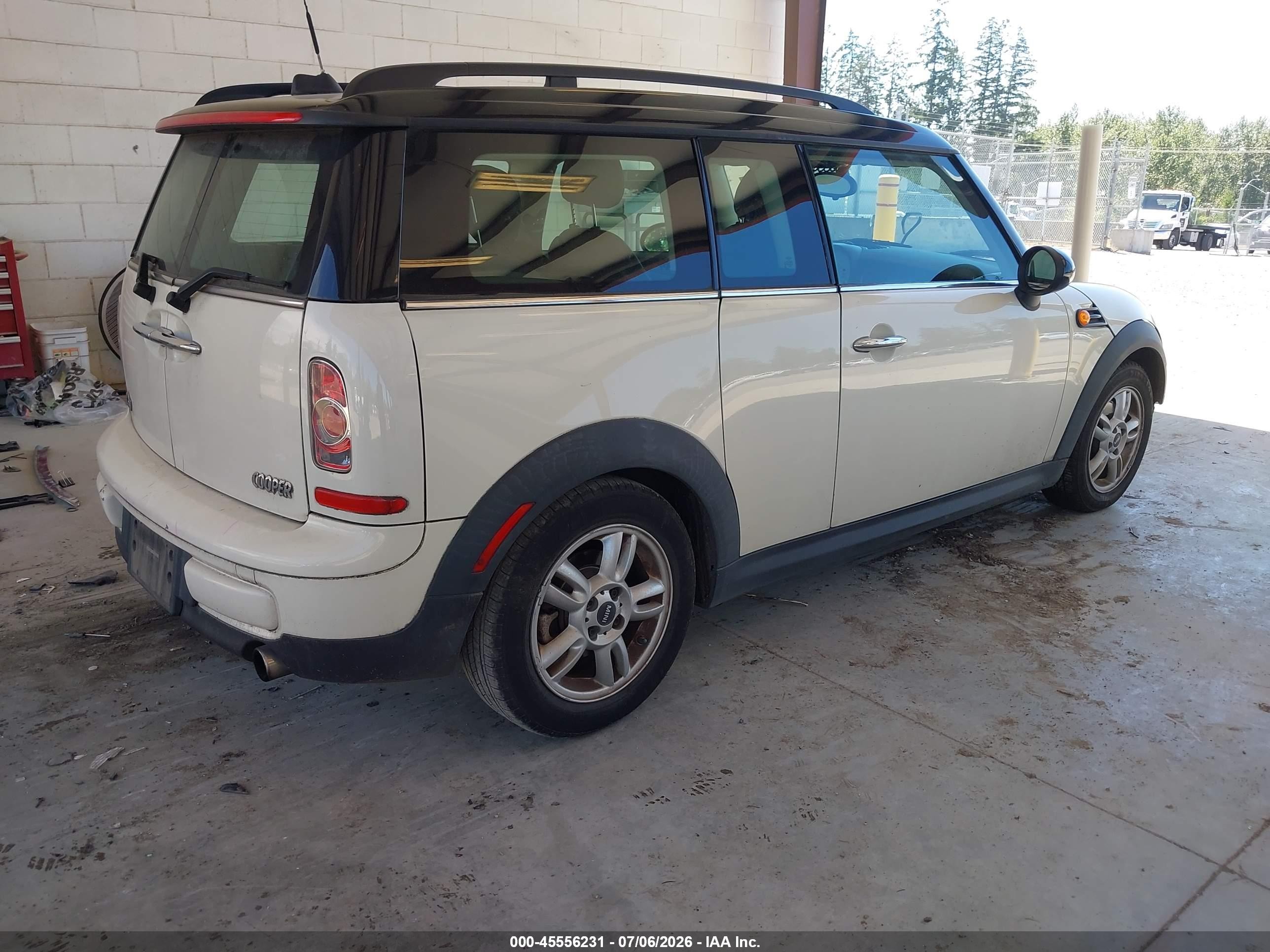 2012 Mini Cooper Clubman Cream vin: WMWZF3C5XCT190176