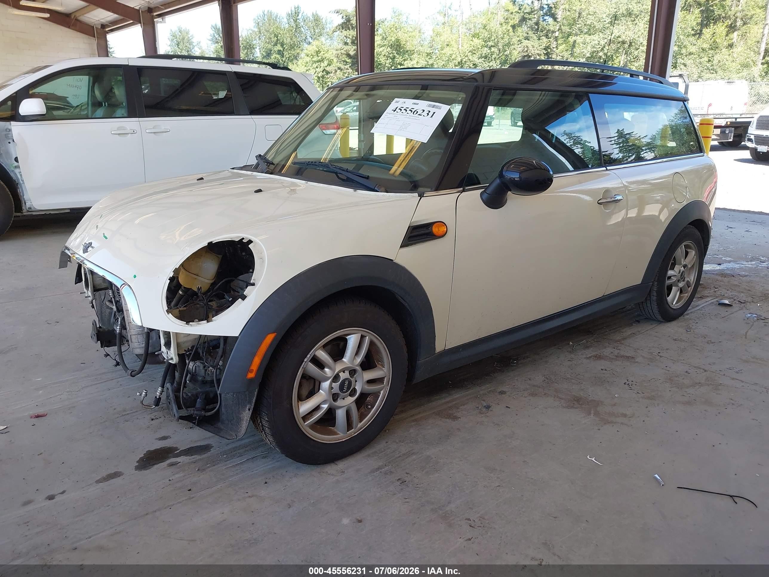 2012 Mini Cooper Clubman Cream vin: WMWZF3C5XCT190176