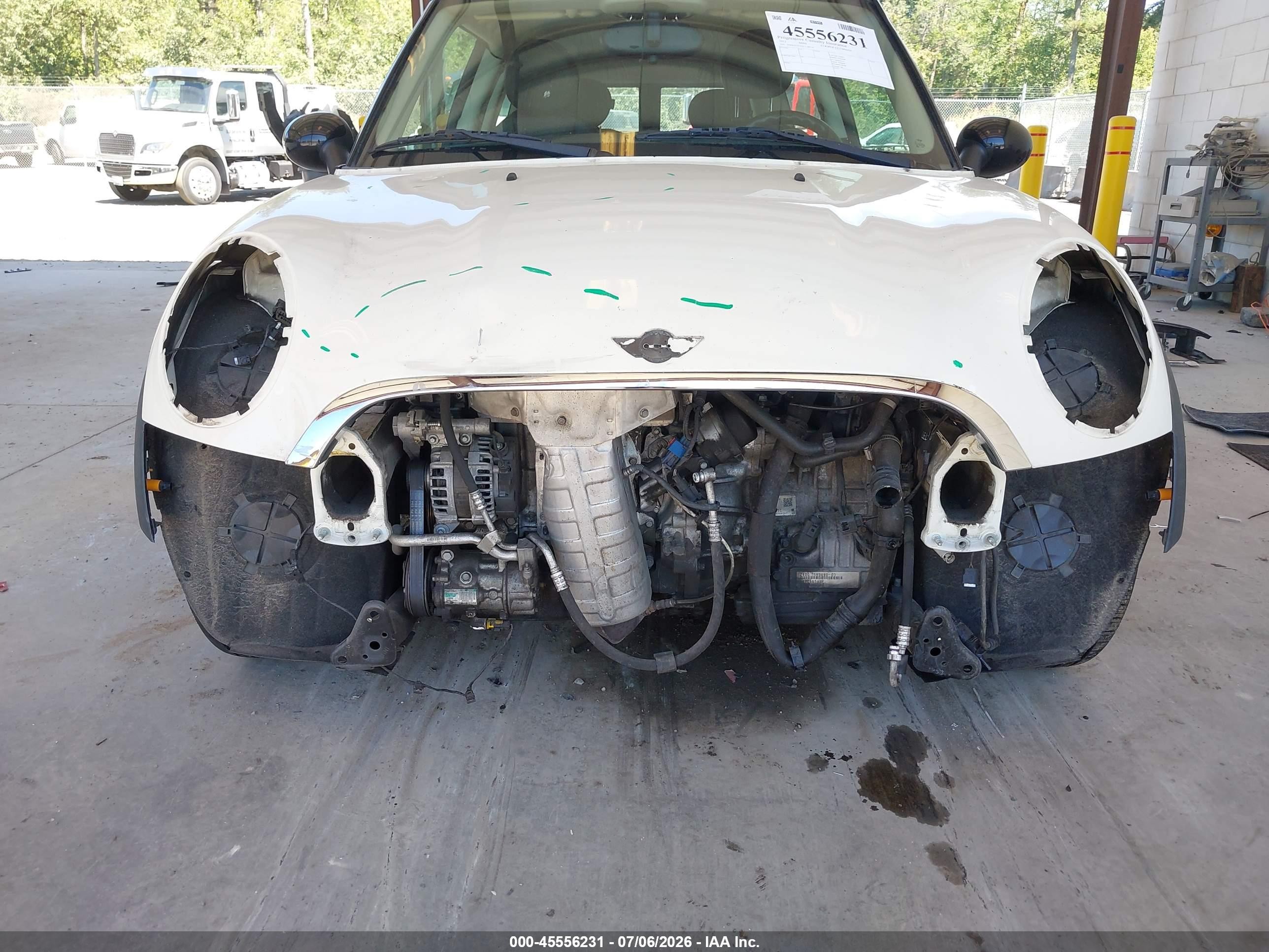 2012 Mini Cooper Clubman Cream vin: WMWZF3C5XCT190176