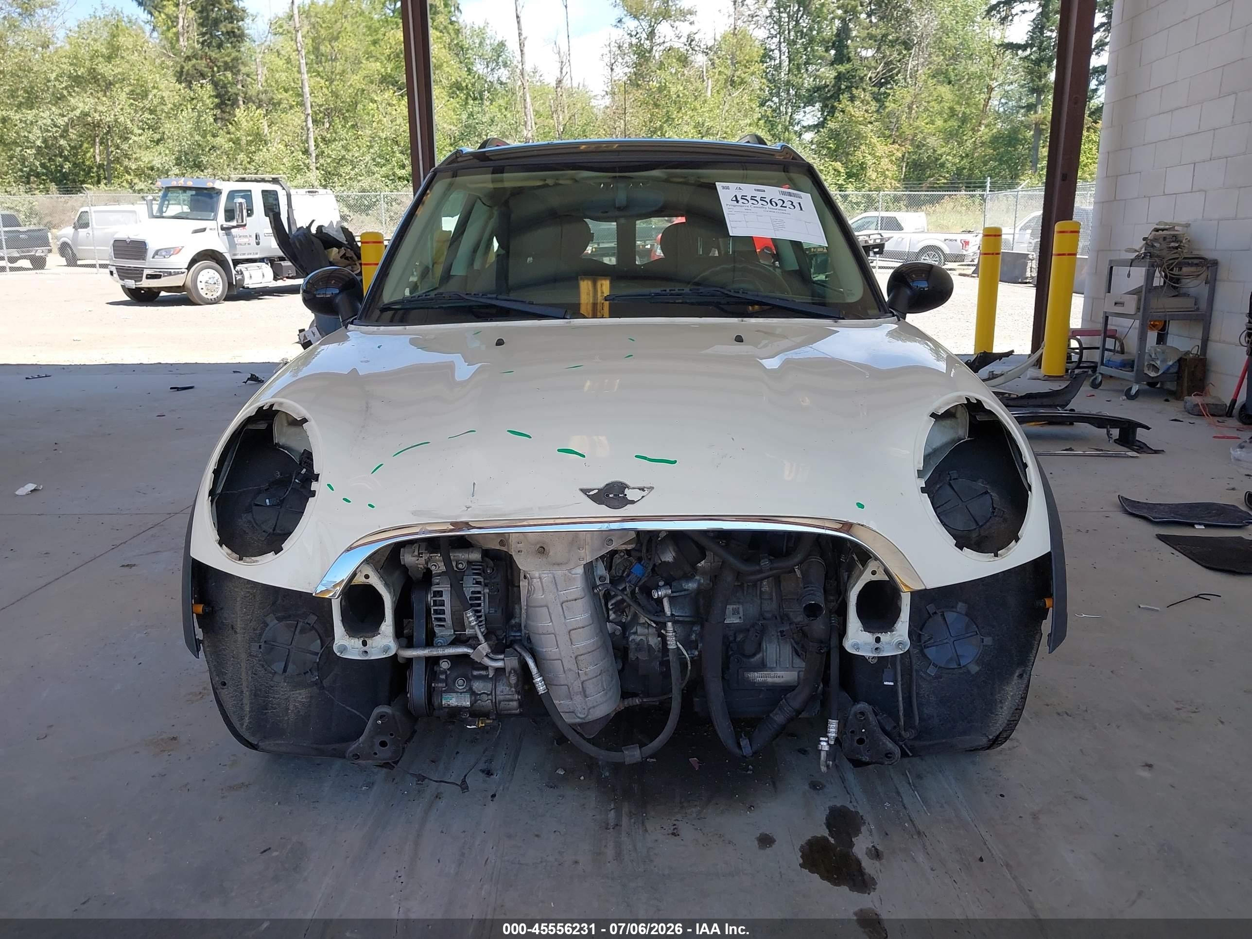 2012 Mini Cooper Clubman Cream vin: WMWZF3C5XCT190176