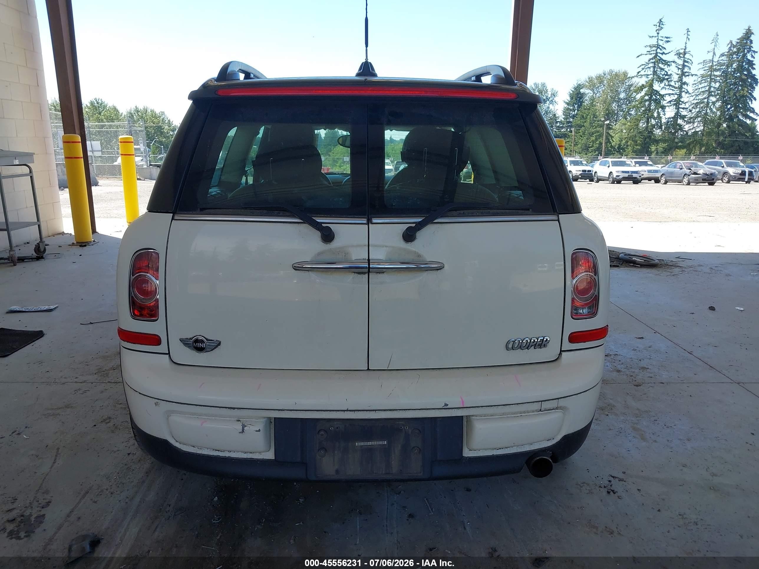 2012 Mini Cooper Clubman Cream vin: WMWZF3C5XCT190176