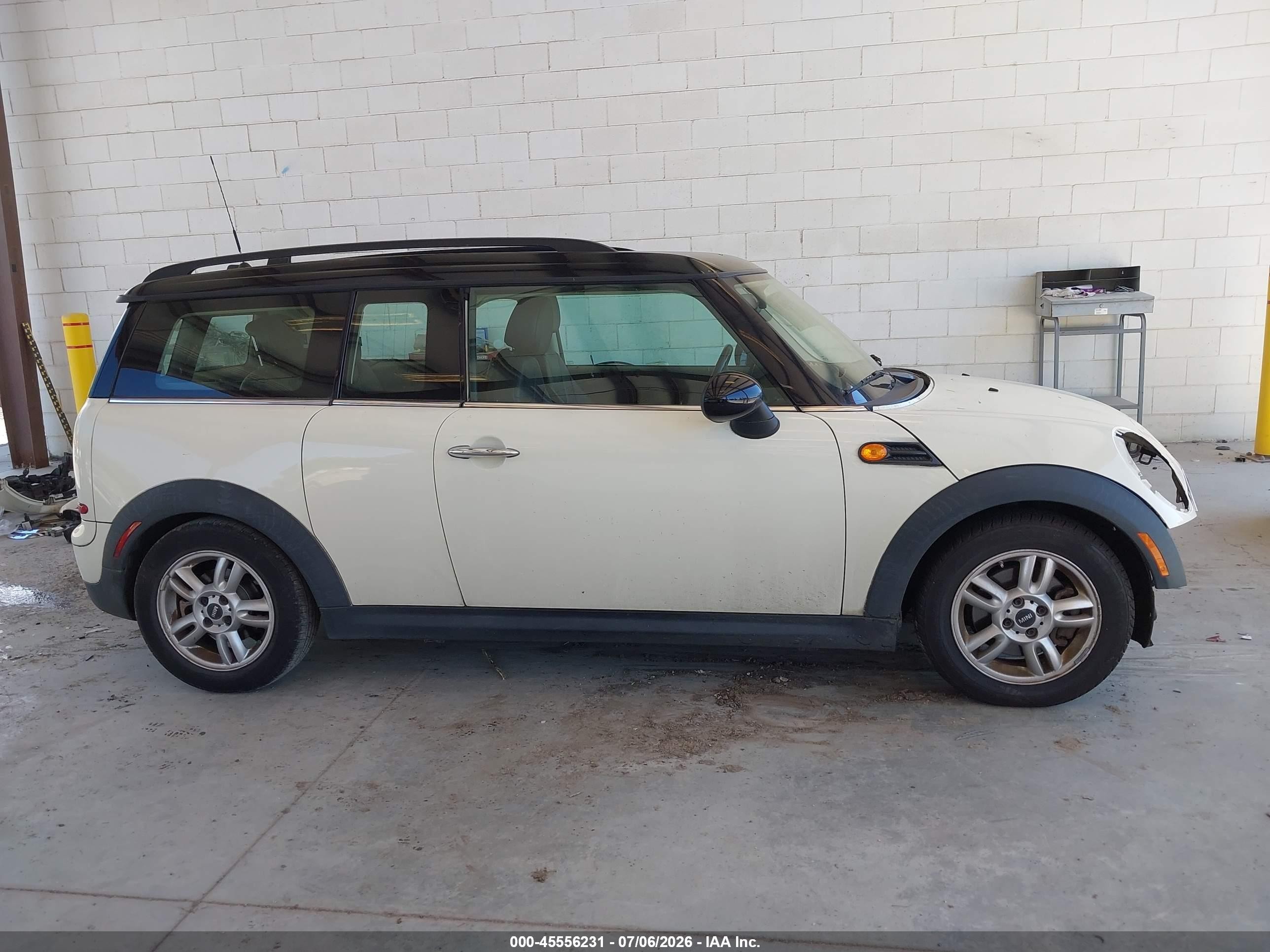 2012 Mini Cooper Clubman Cream vin: WMWZF3C5XCT190176