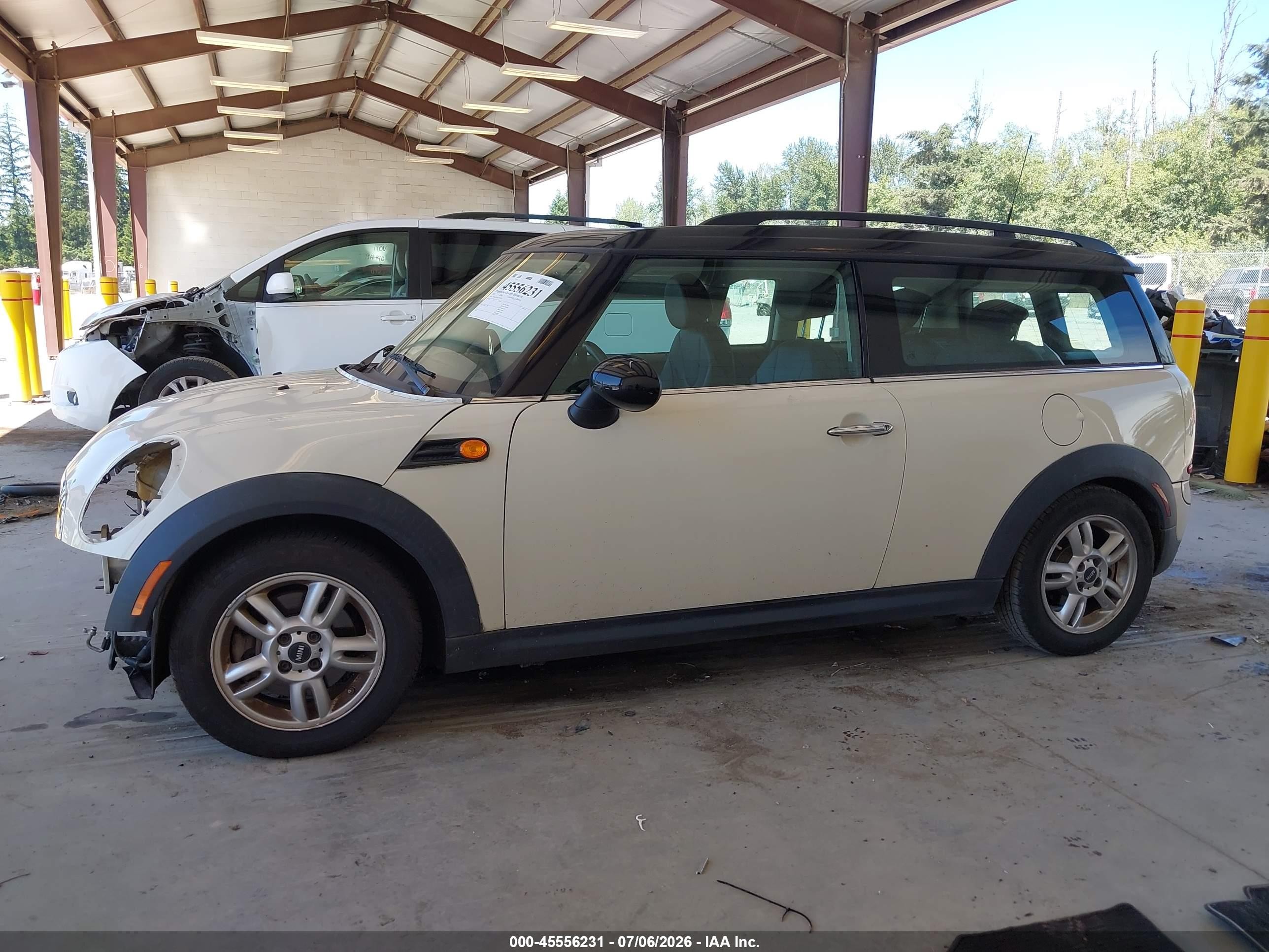 2012 Mini Cooper Clubman Cream vin: WMWZF3C5XCT190176