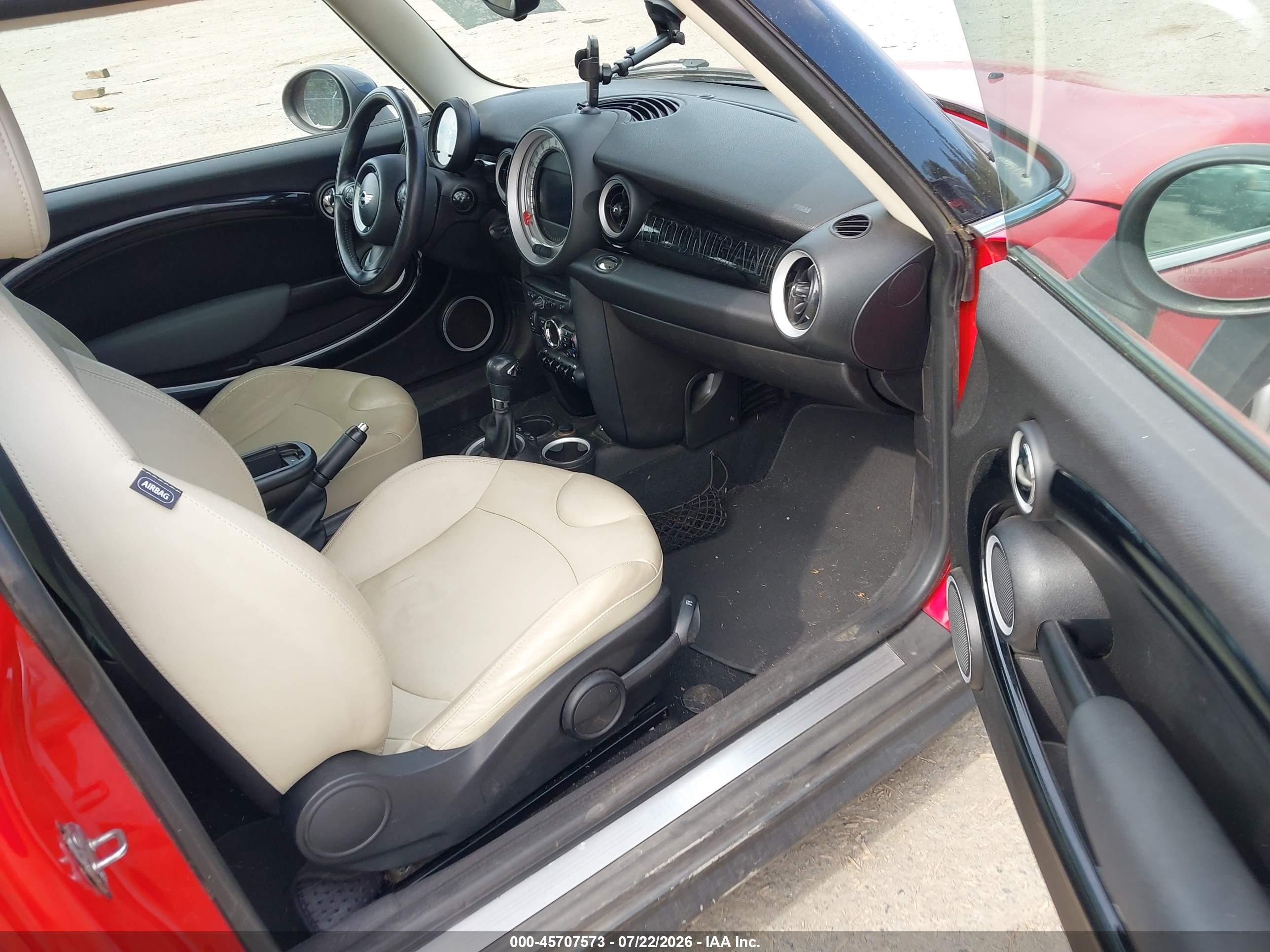 2013 Mini Clubman Cooper Red vin: WMWZF3C5XDT490494