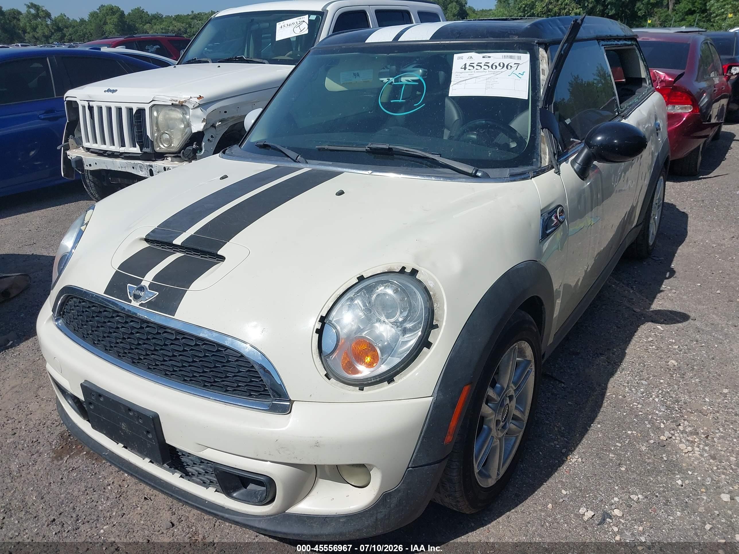 2013 Mini Clubman Cooper S Cream vin: WMWZG3C55DTY39770