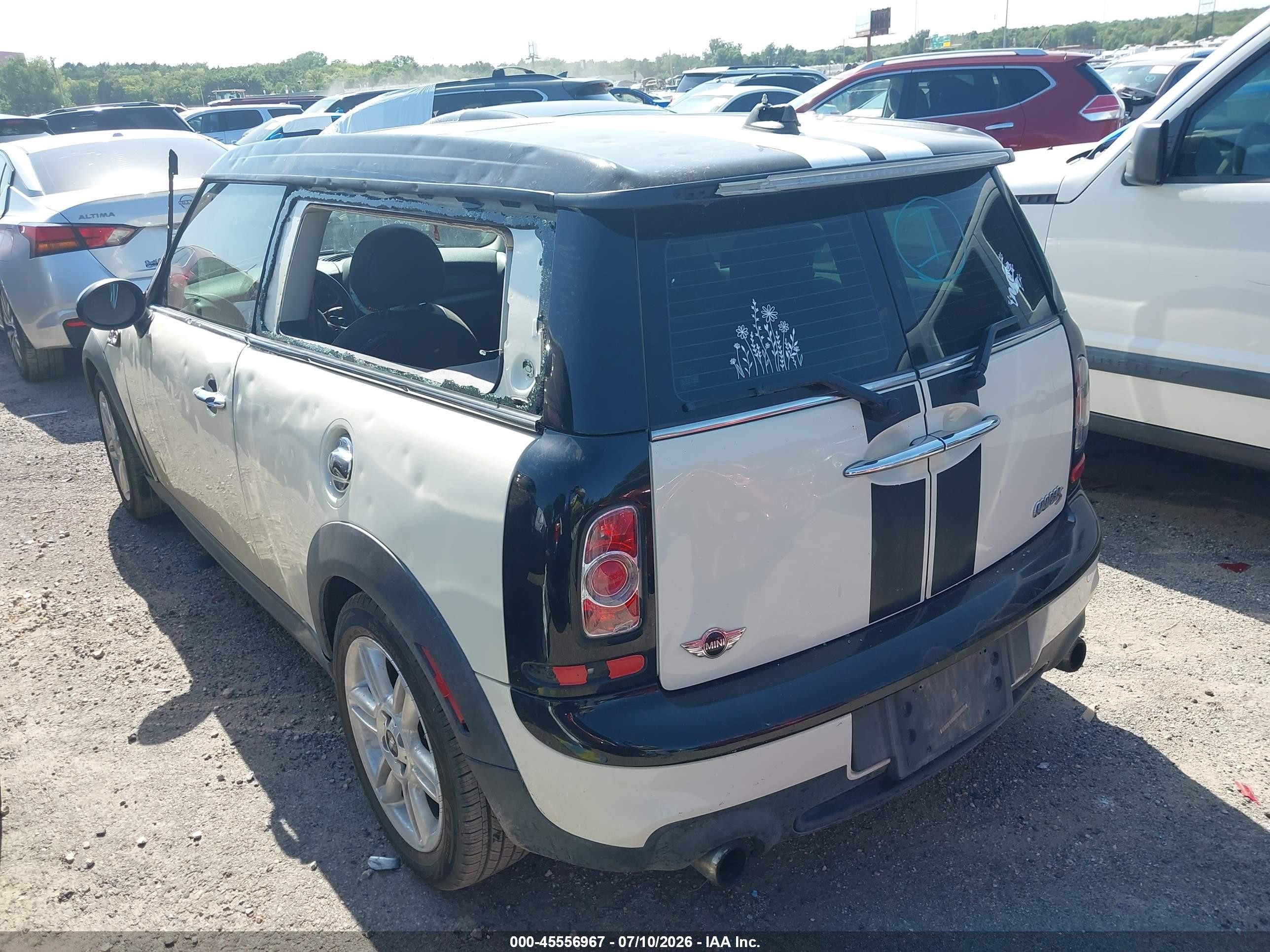 2013 Mini Clubman Cooper S Cream vin: WMWZG3C55DTY39770