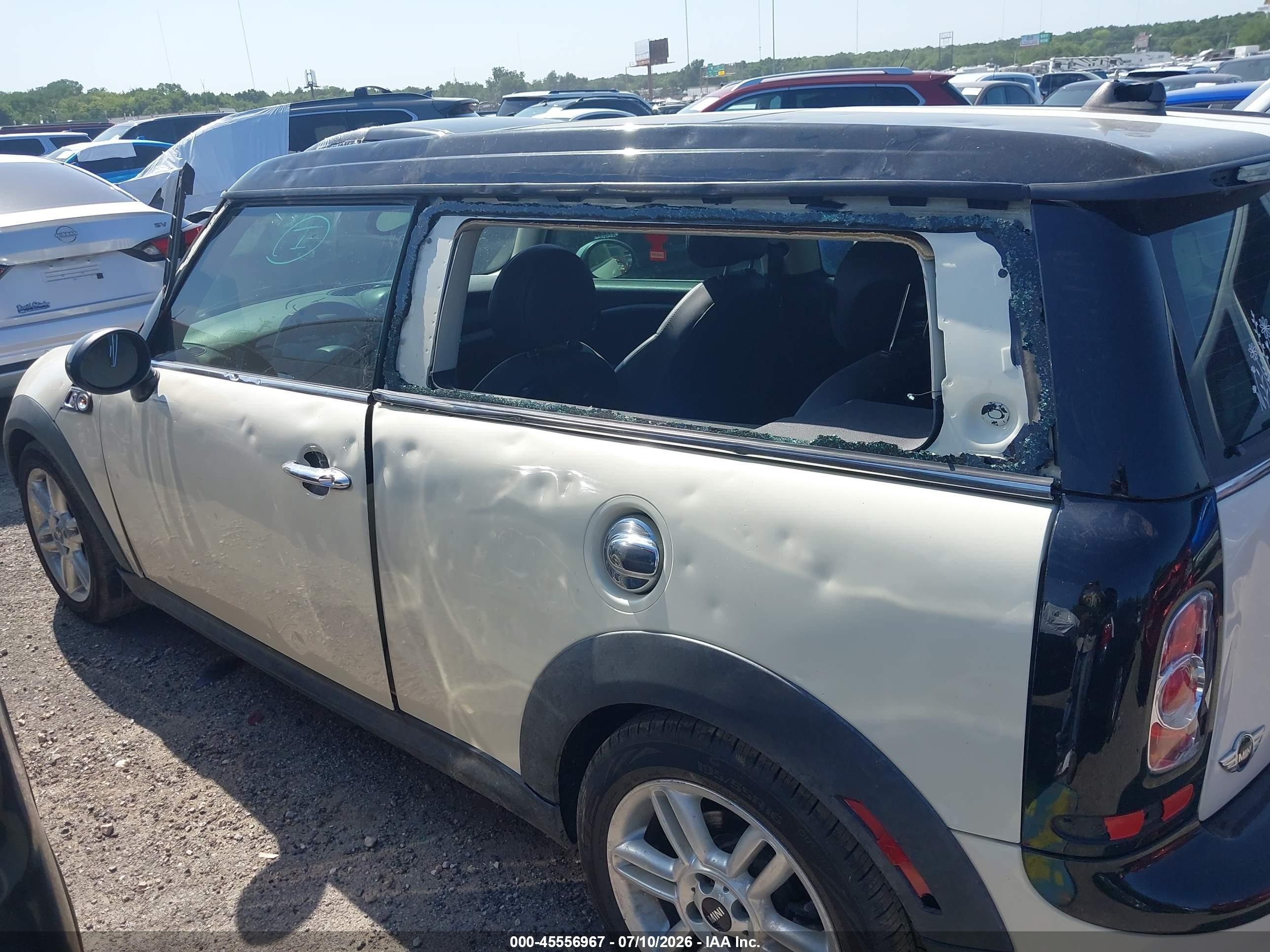 2013 Mini Clubman Cooper S Cream vin: WMWZG3C55DTY39770