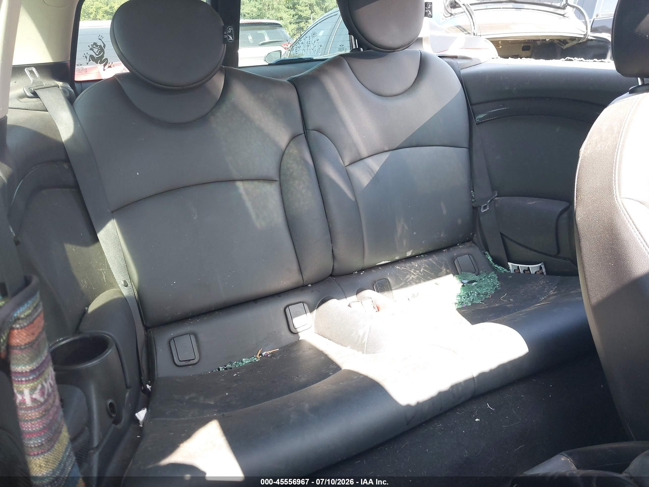 2013 Mini Clubman Cooper S Cream vin: WMWZG3C55DTY39770