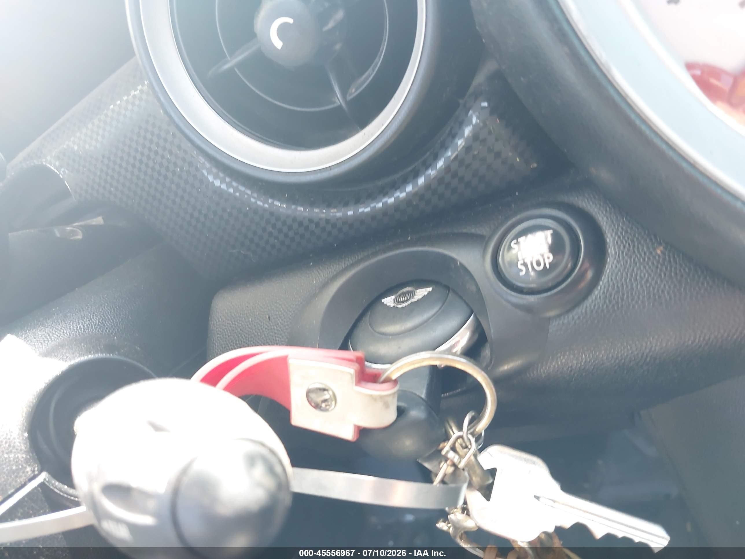 2013 Mini Clubman Cooper S Cream vin: WMWZG3C55DTY39770