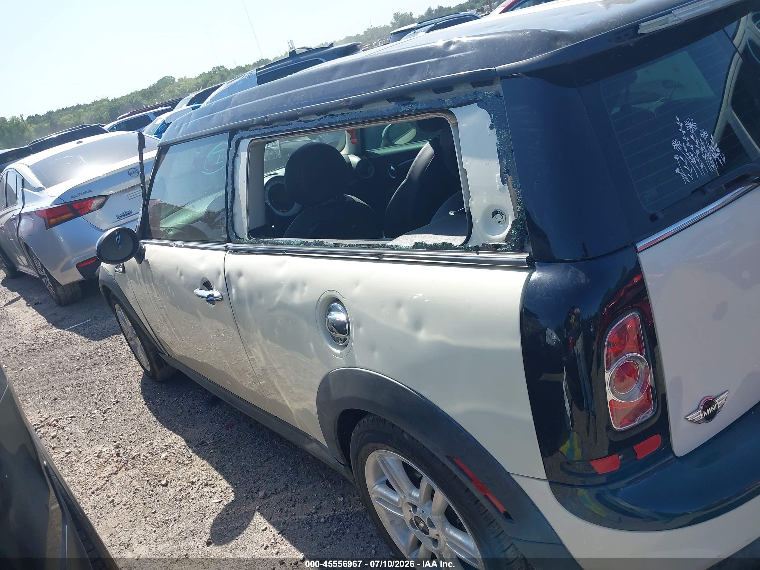 2013 Mini Clubman Cooper S Cream vin: WMWZG3C55DTY39770
