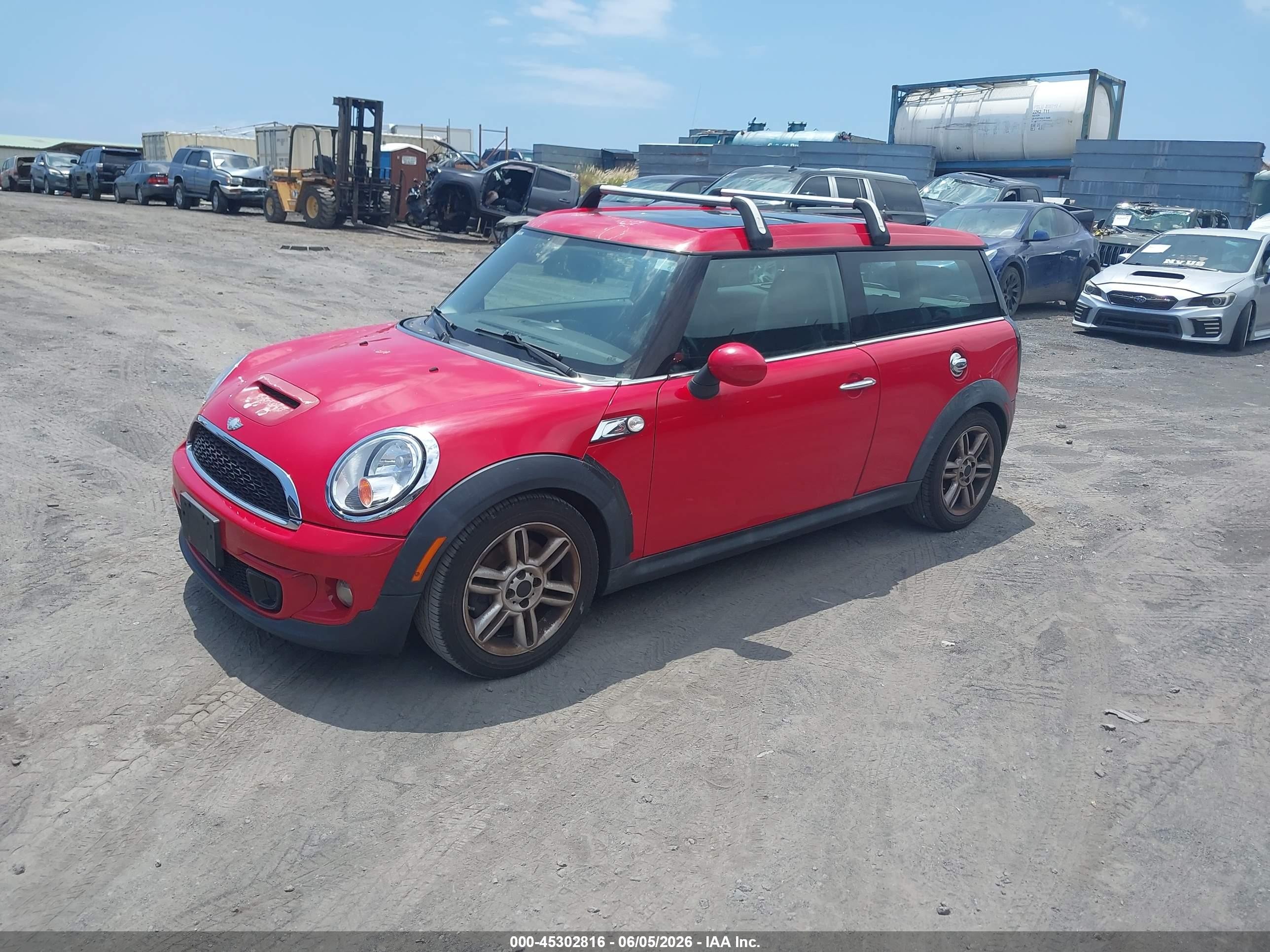 2011 Mini Cooper S Clubman   Red vin: WMWZG3C56BTY35837