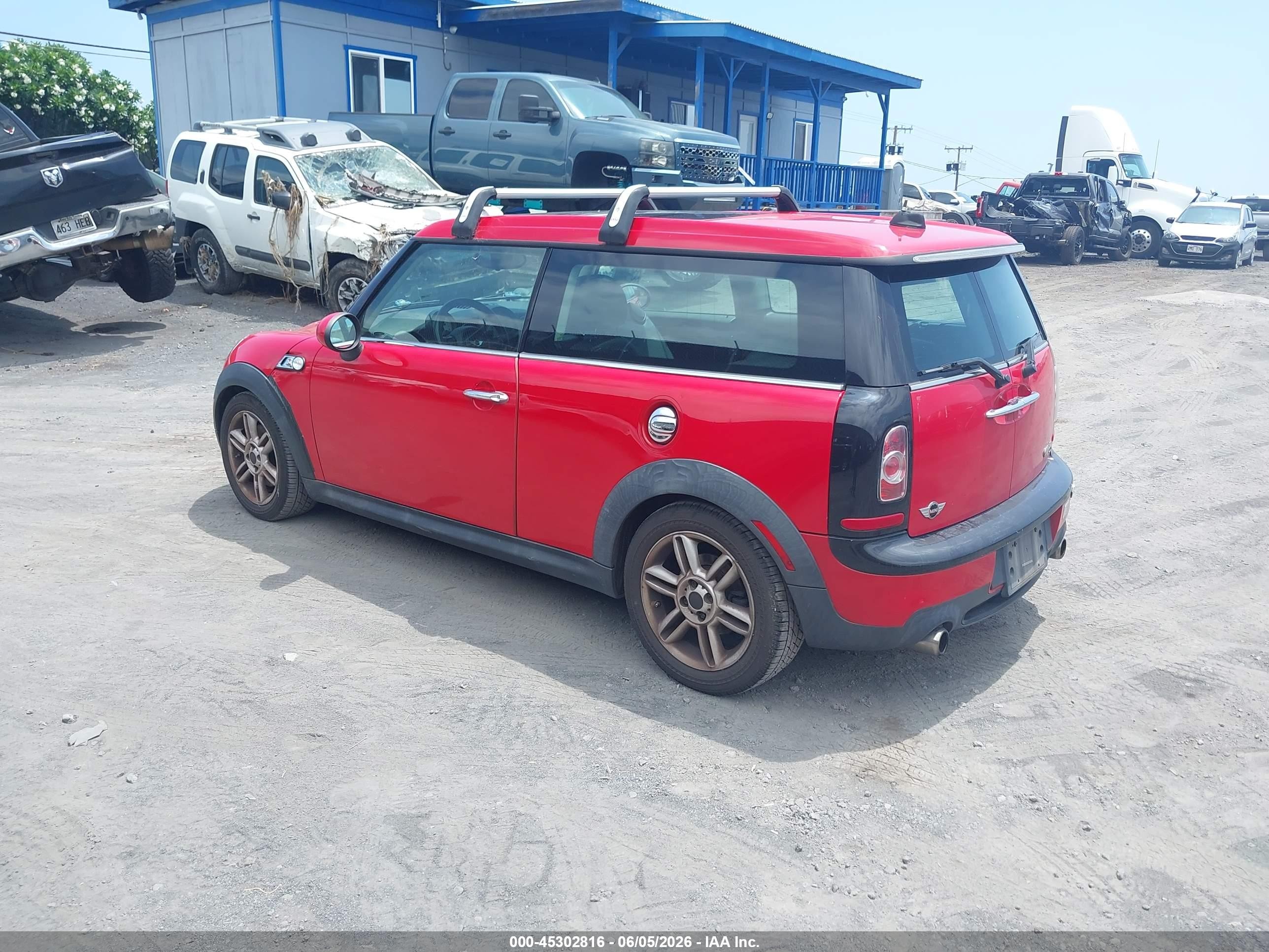 2011 Mini Cooper S Clubman   Red vin: WMWZG3C56BTY35837