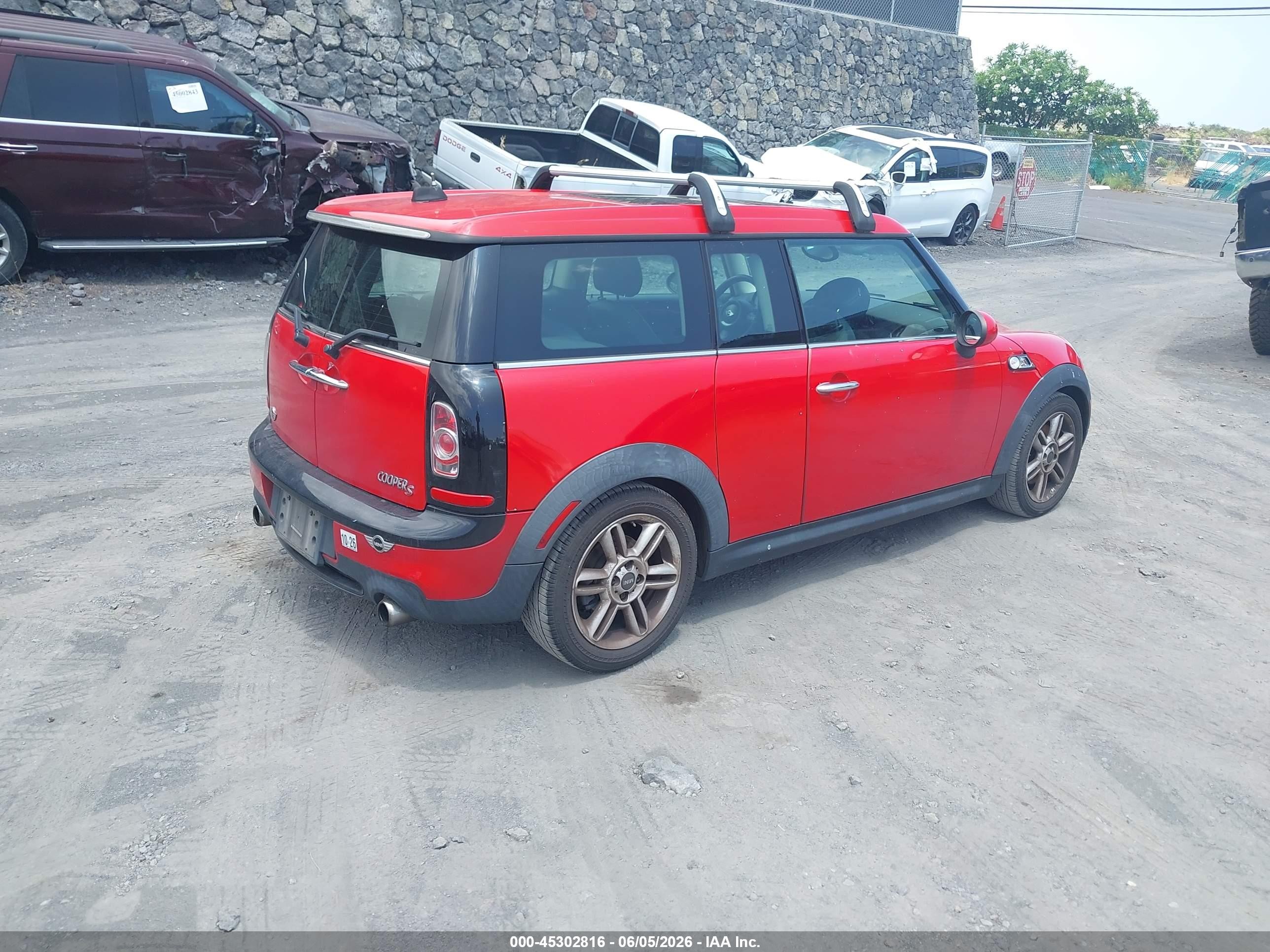 2011 Mini Cooper S Clubman   Red vin: WMWZG3C56BTY35837