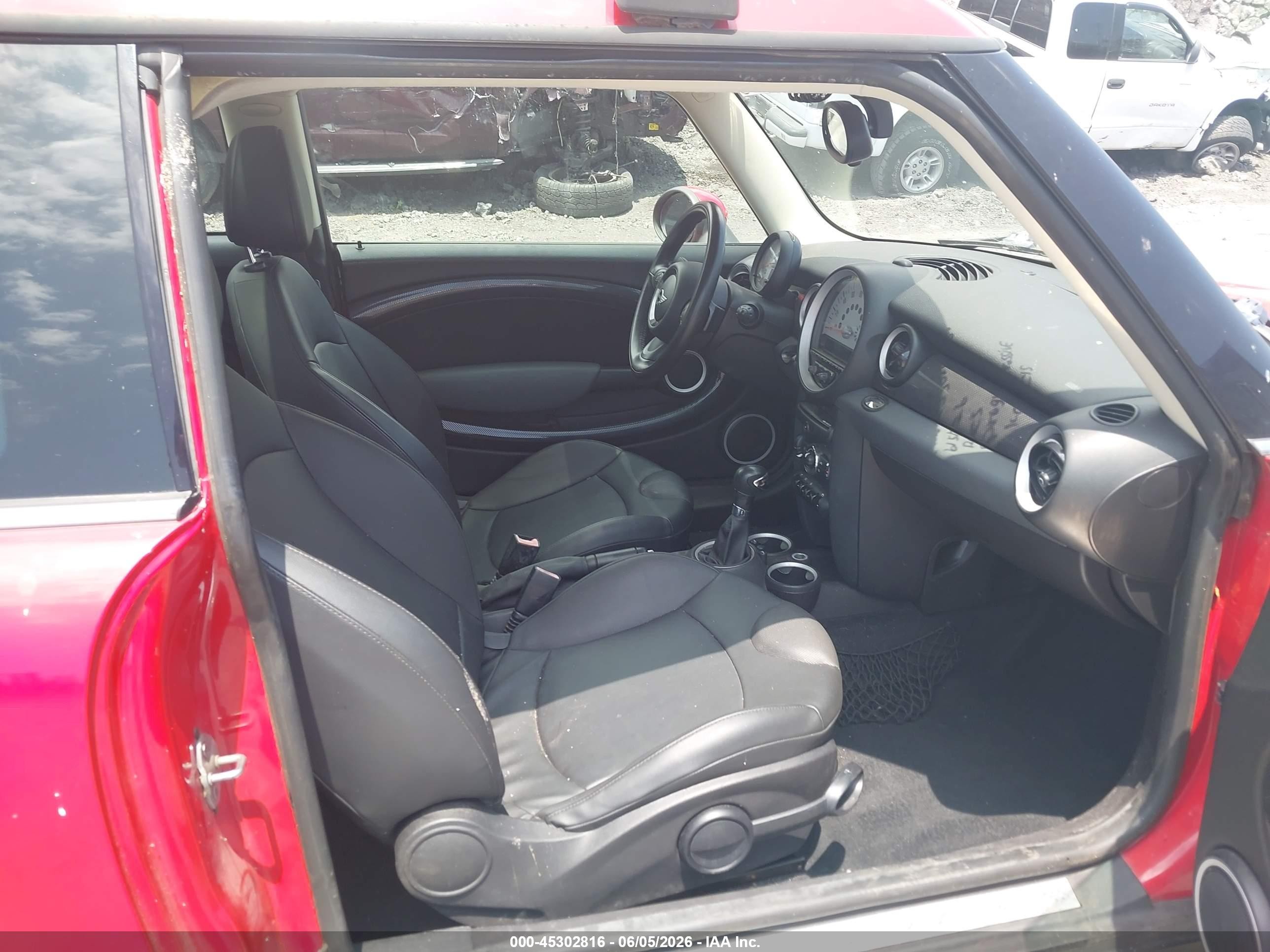 2011 Mini Cooper S Clubman   Red vin: WMWZG3C56BTY35837