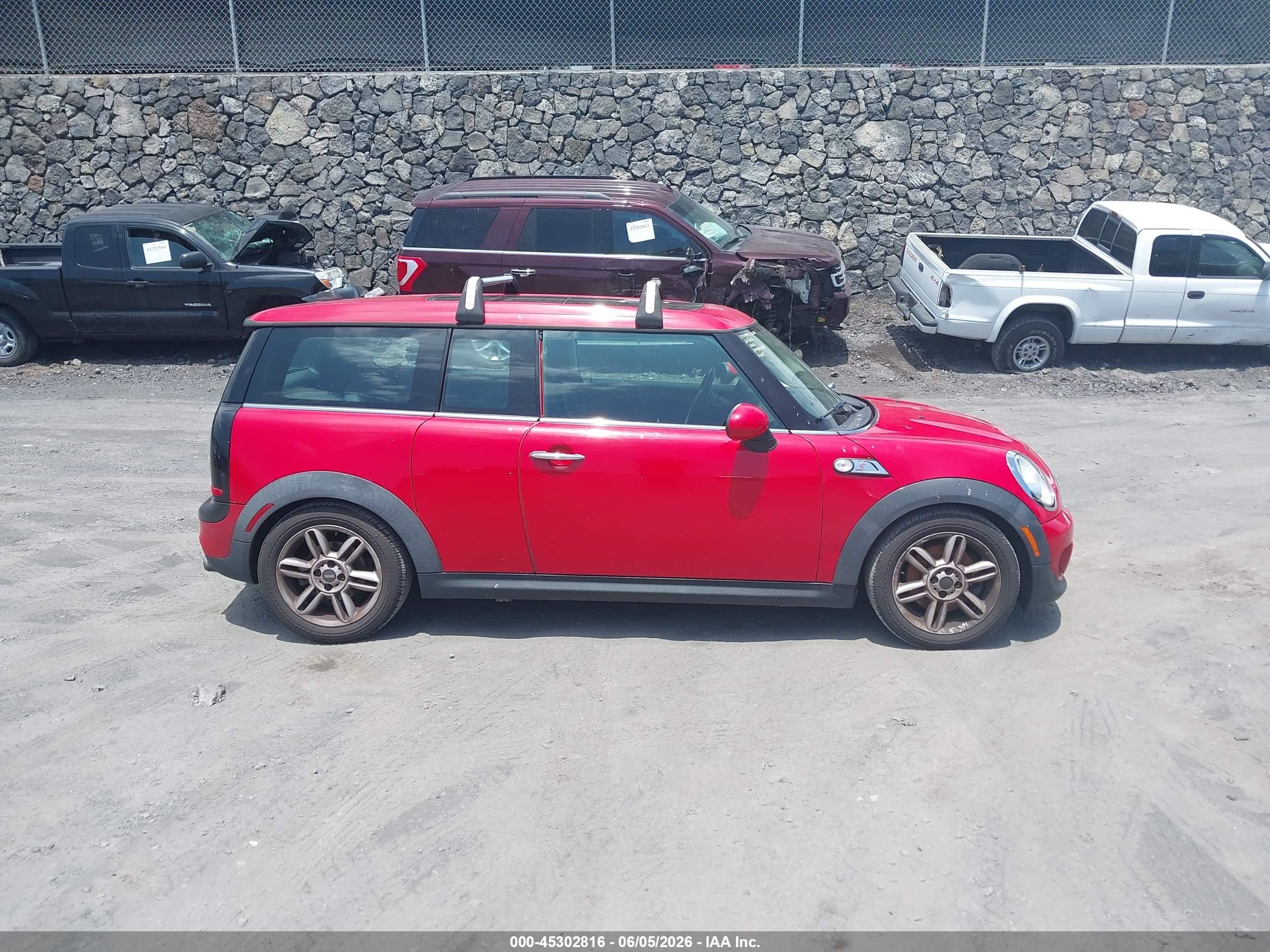 2011 Mini Cooper S Clubman   Red vin: WMWZG3C56BTY35837