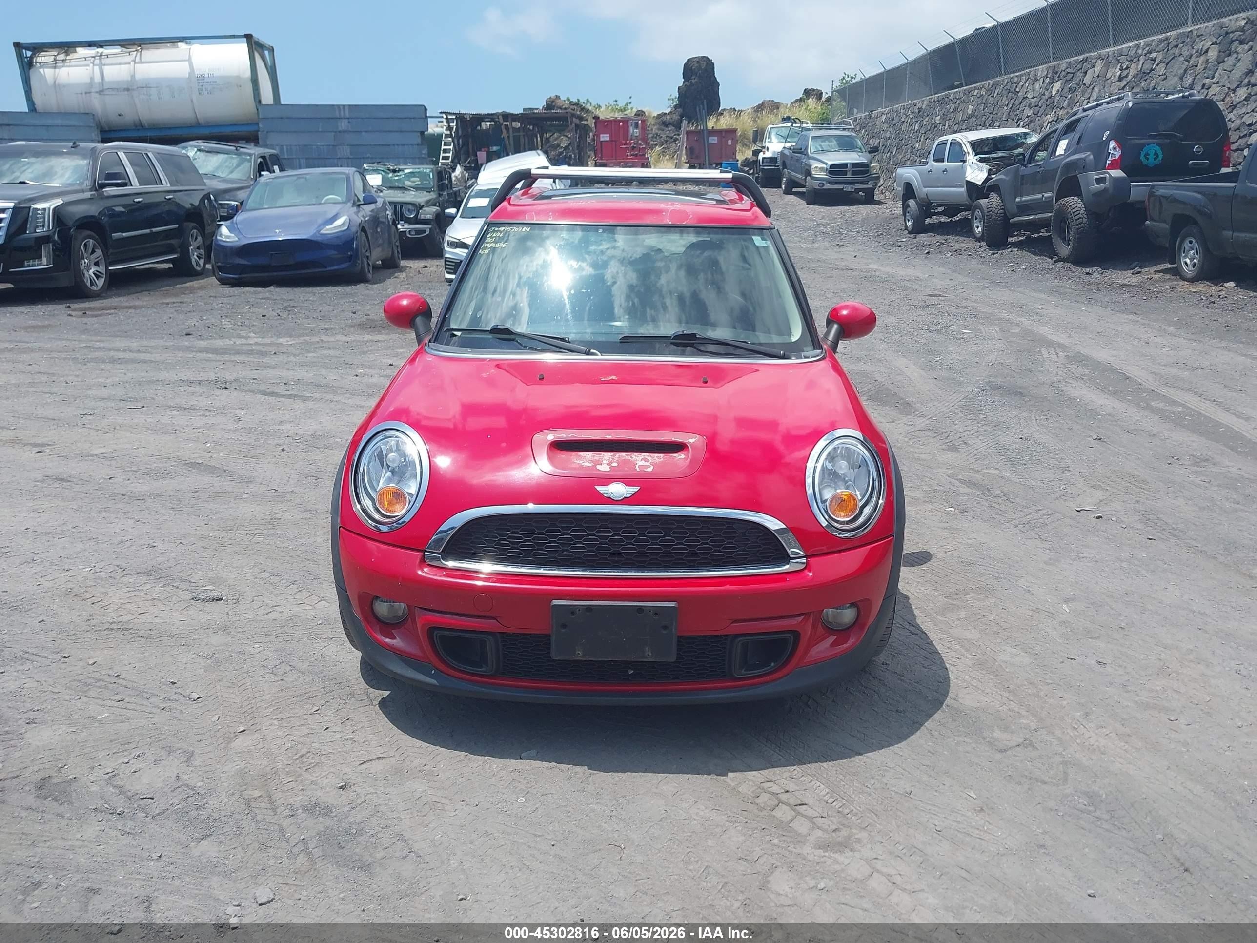 2011 Mini Cooper S Clubman   Red vin: WMWZG3C56BTY35837