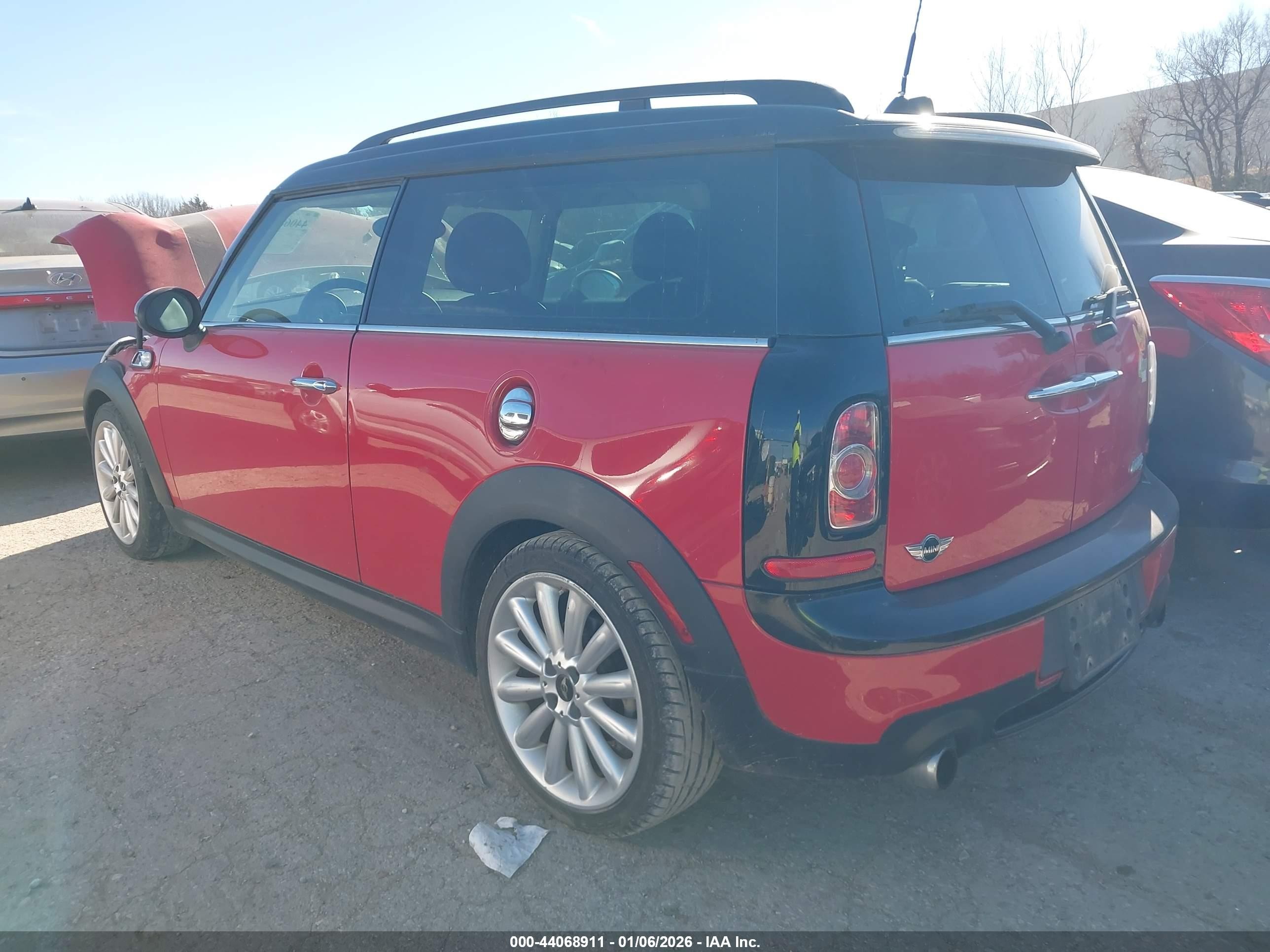 2011 Mini Cooper S Clubman   Red vin: WMWZG3C56BTY35885