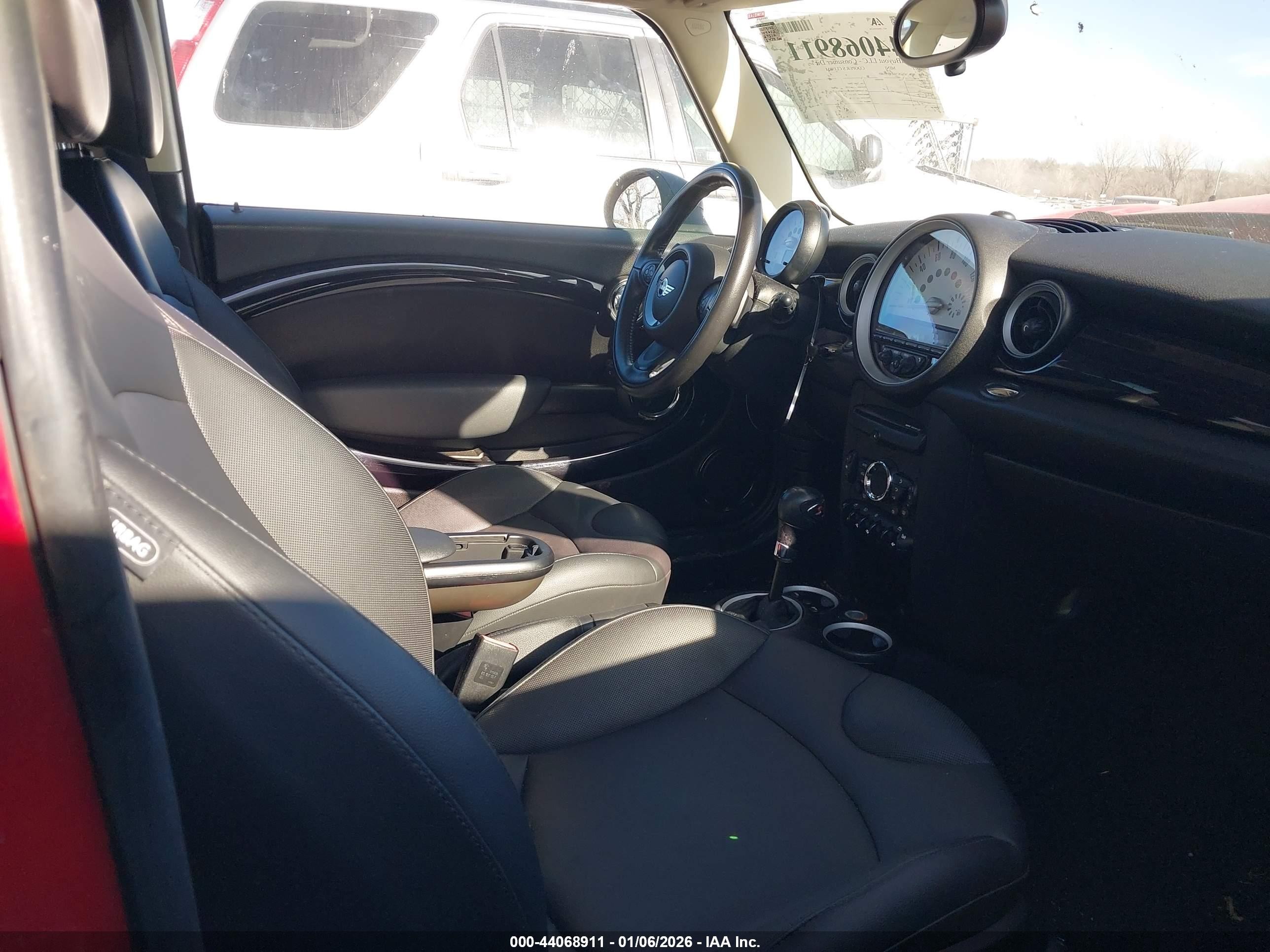 2011 Mini Cooper S Clubman   Red vin: WMWZG3C56BTY35885