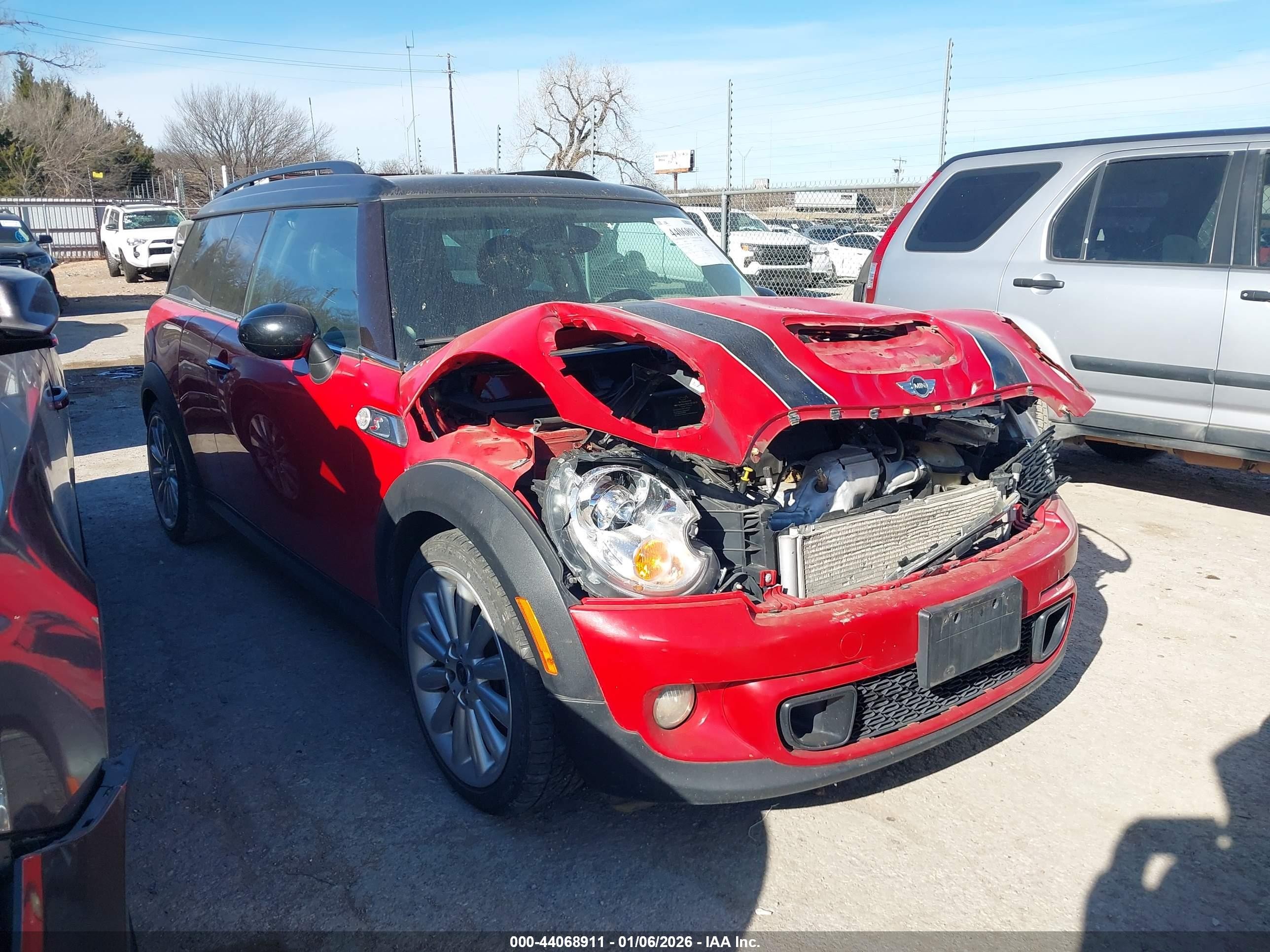 2011 Mini Cooper S Clubman   Red vin: WMWZG3C56BTY35885