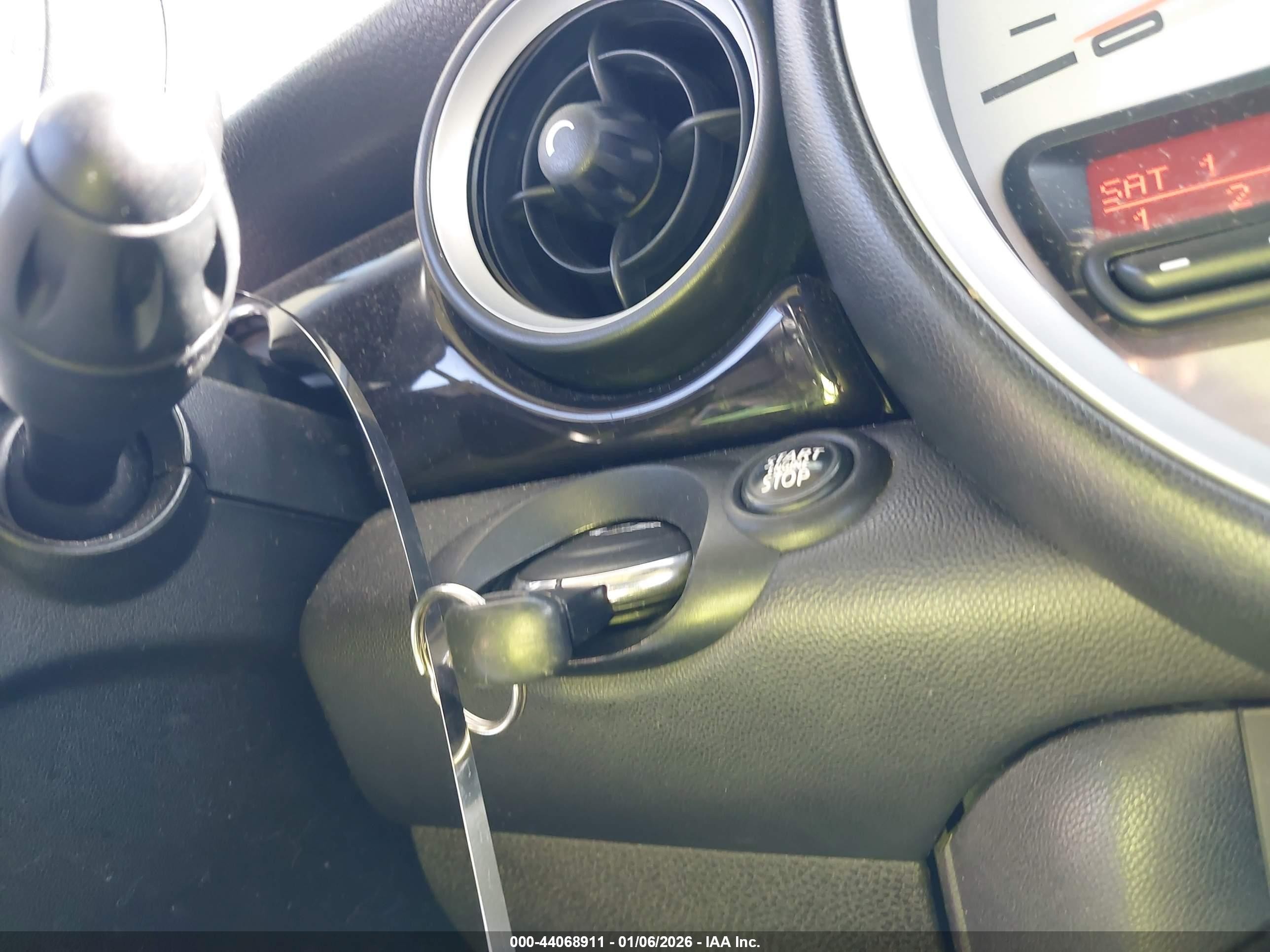 2011 Mini Cooper S Clubman   Red vin: WMWZG3C56BTY35885