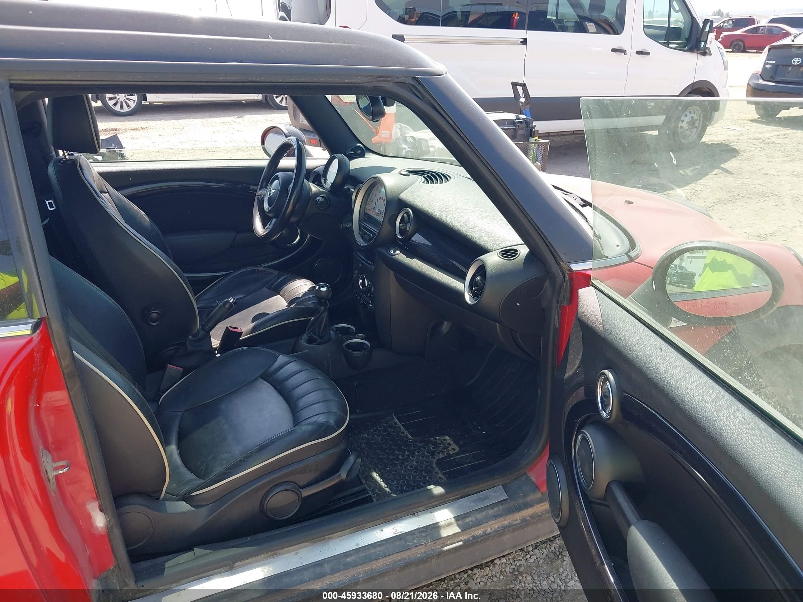 2011 Mini Cooper S Clubman   Red vin: WMWZG3C58BTY31322