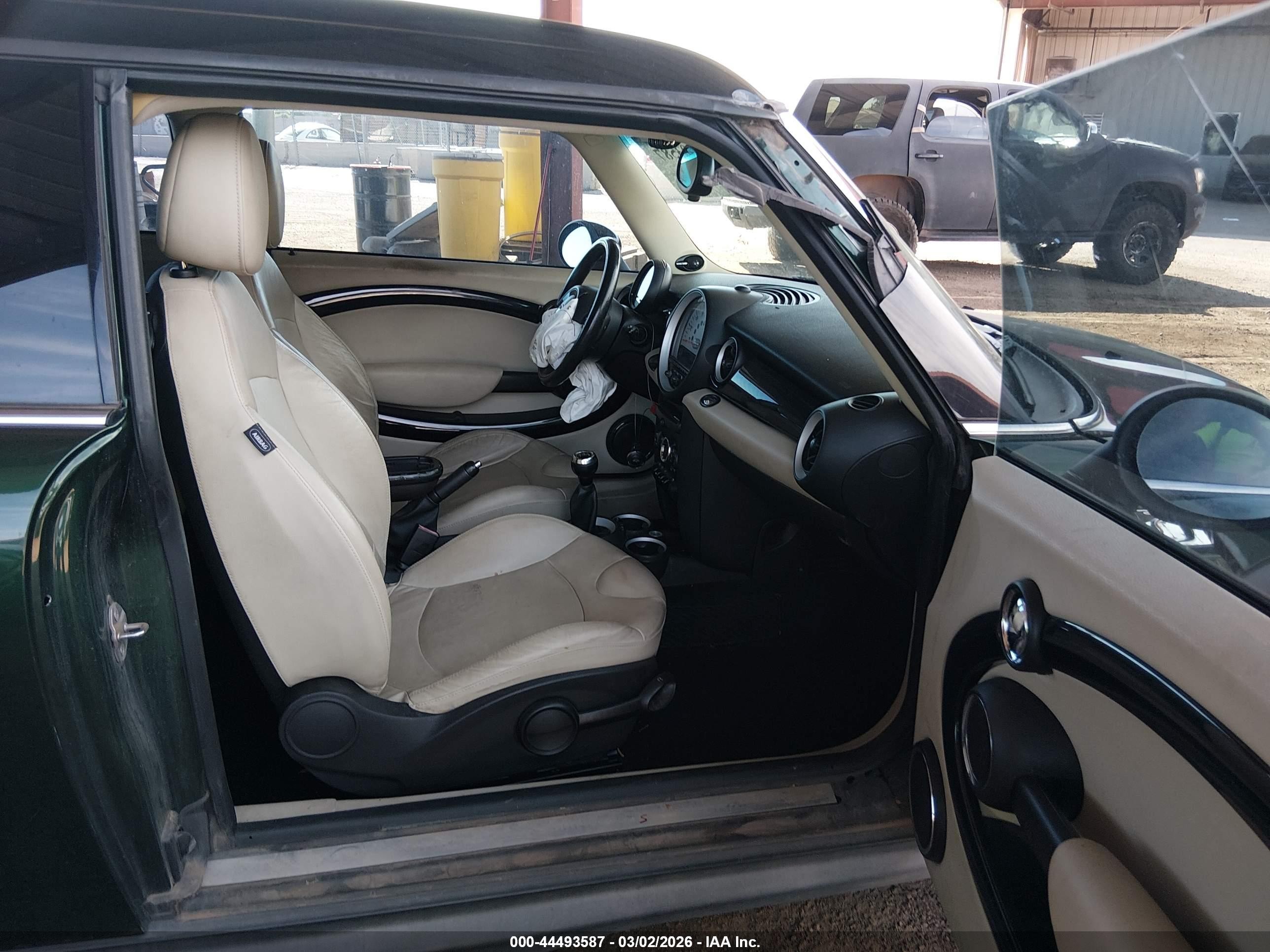 2011 Mini Cooper S Clubman   Green vin: WMWZG3C59BTY30387