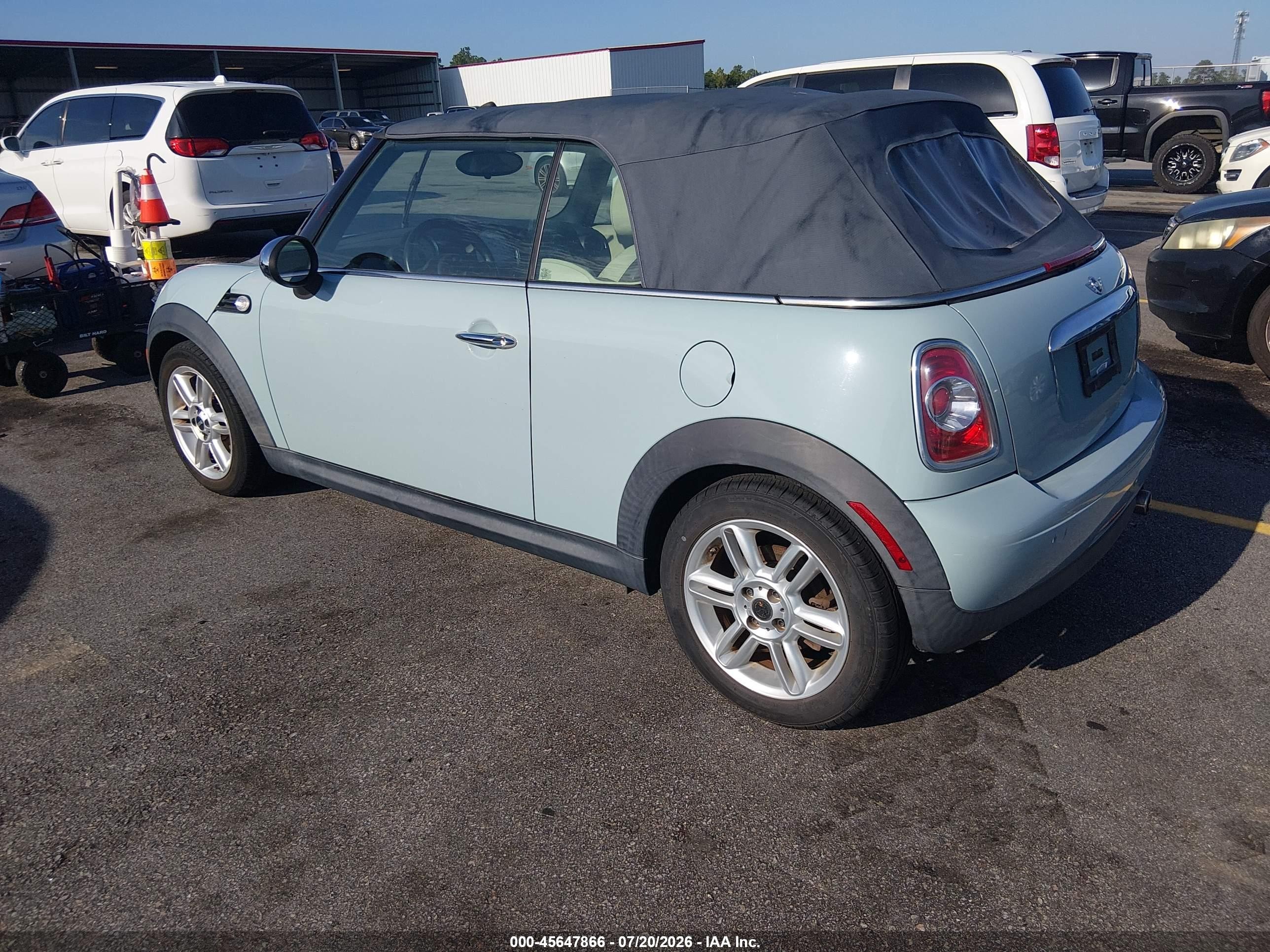 2013 Mini Convertible Cooper Blue vin: WMWZN3C50DT568123