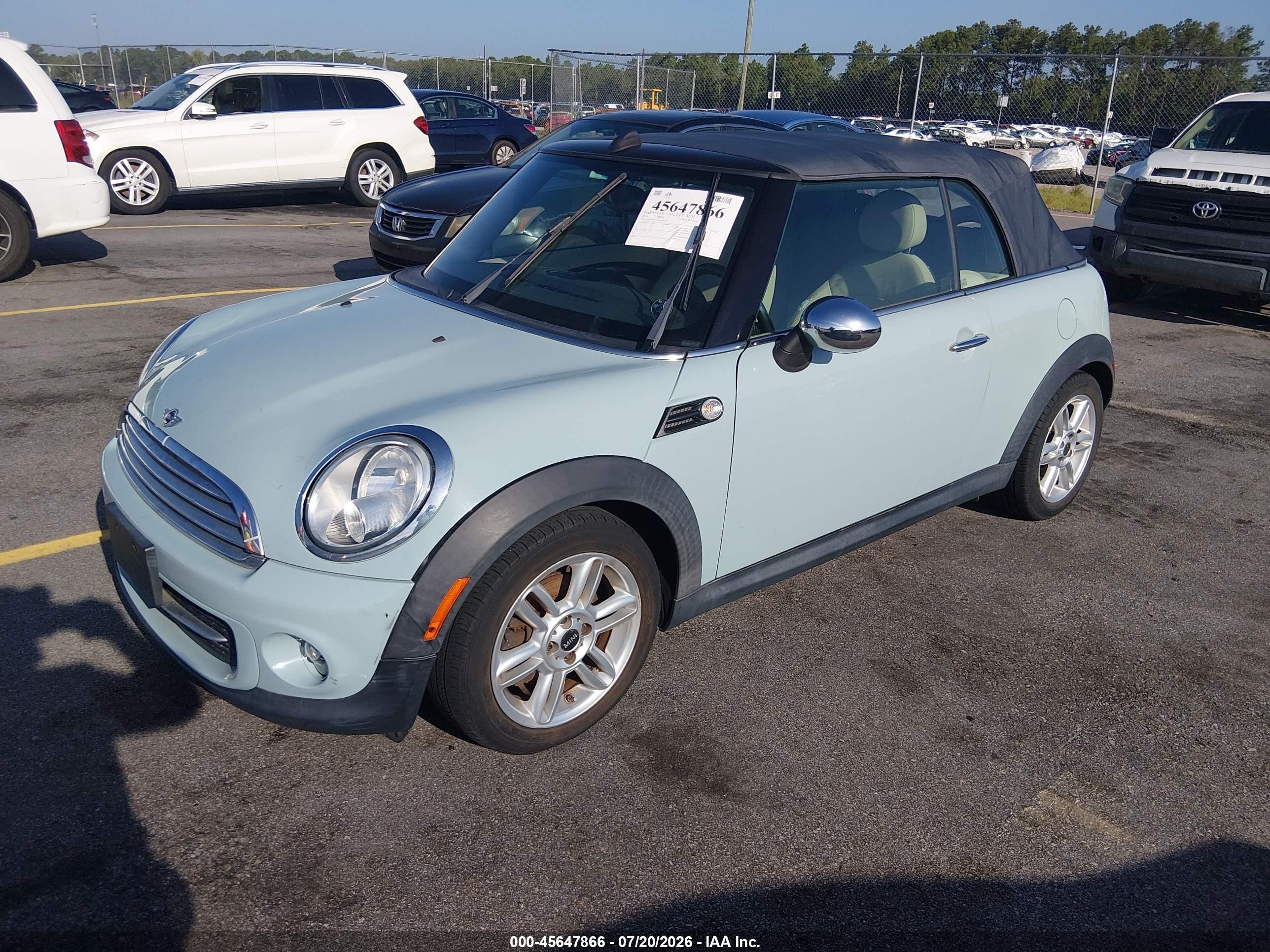 2013 Mini Convertible Cooper Blue vin: WMWZN3C50DT568123