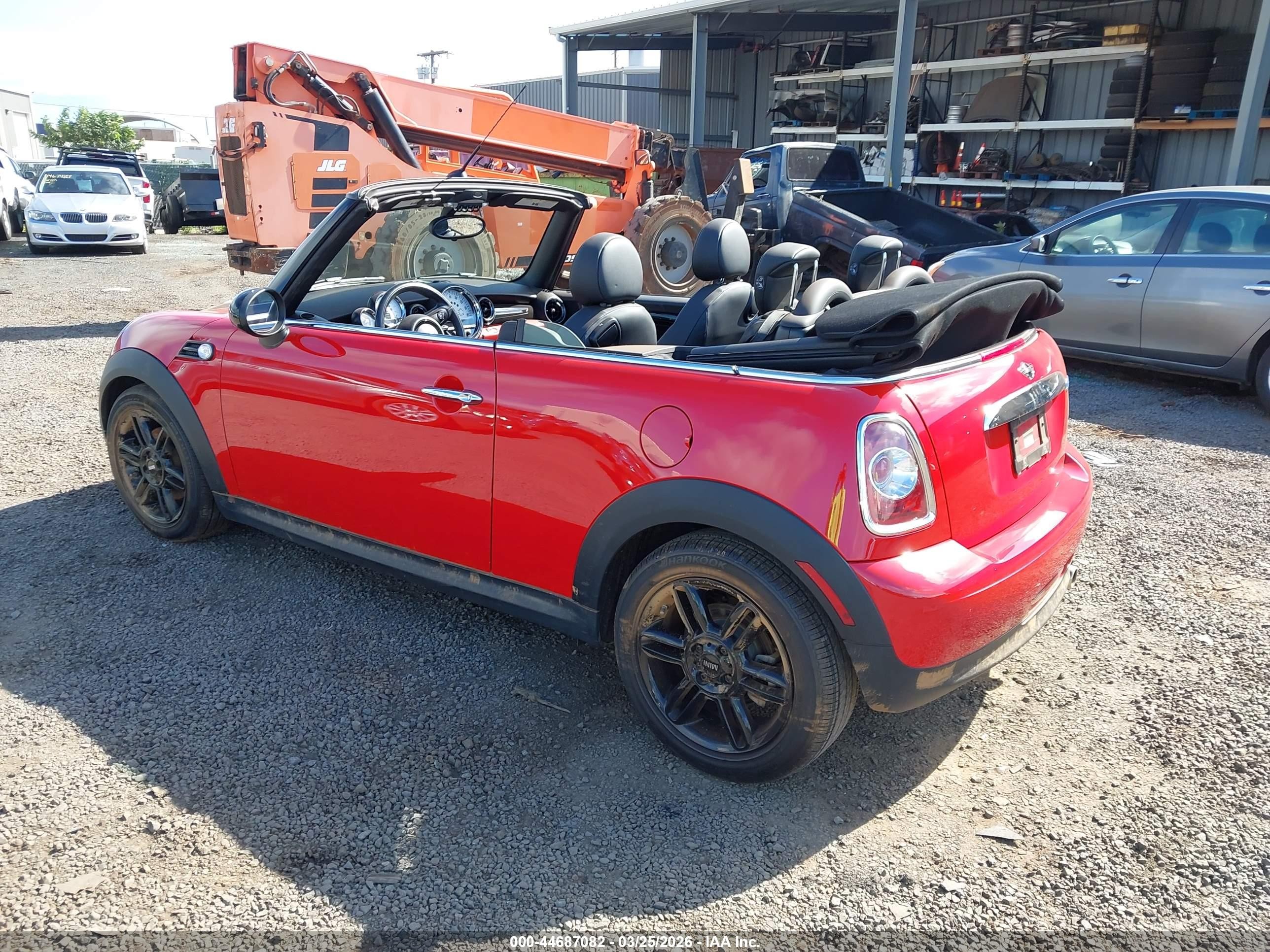 2013 Mini Convertible Cooper Red vin: WMWZN3C50DT568672