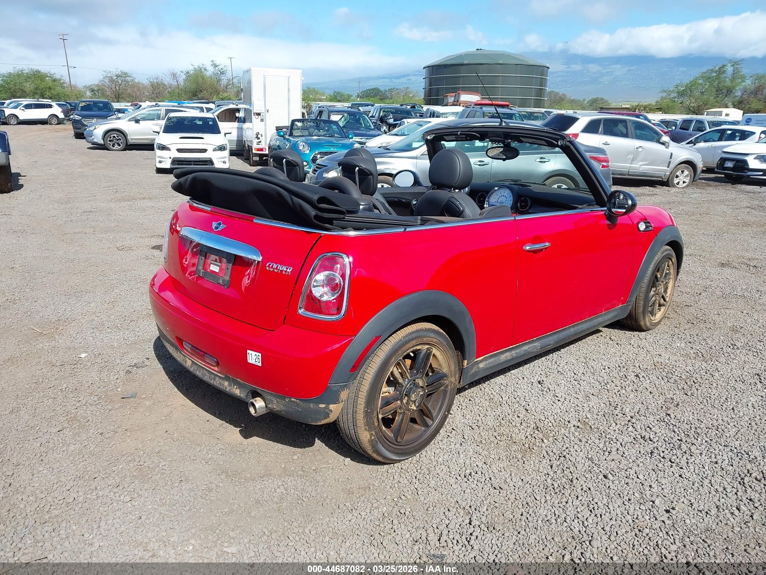 2013 Mini Convertible Cooper Red vin: WMWZN3C50DT568672