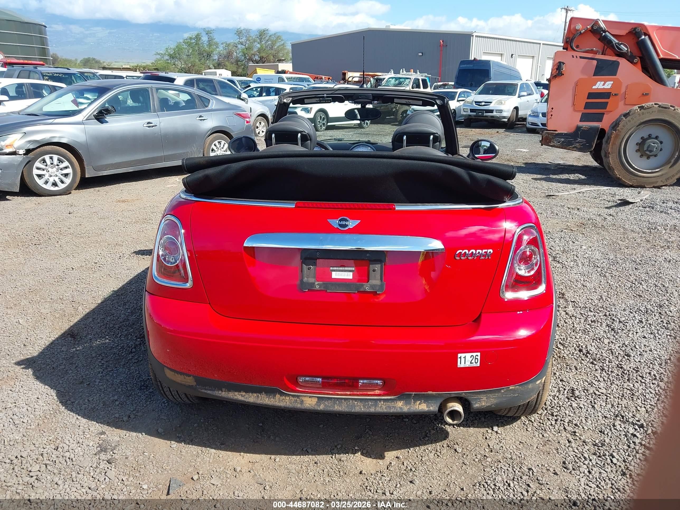 2013 Mini Convertible Cooper Red vin: WMWZN3C50DT568672