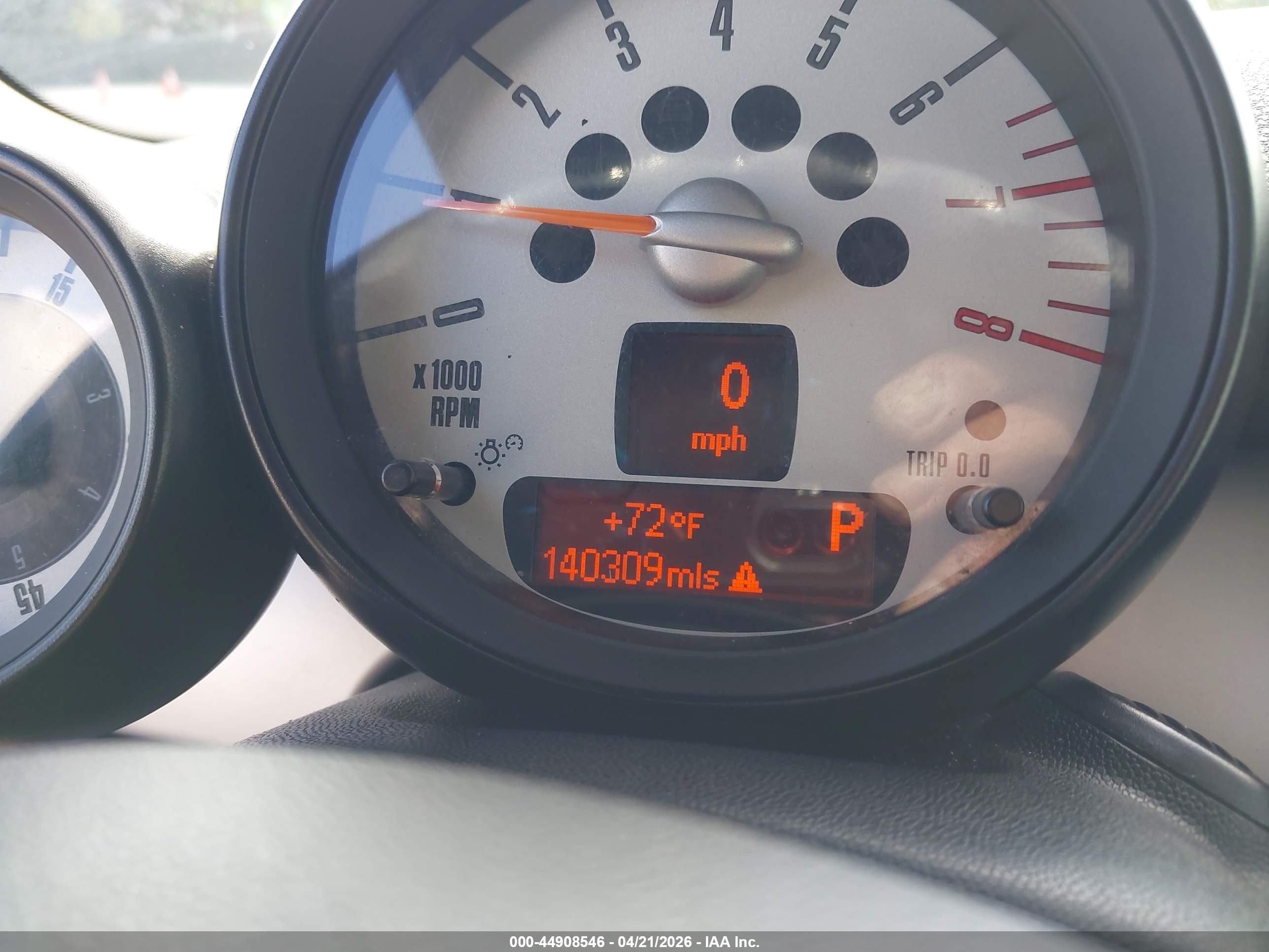 2013 Mini Convertible Cooper Green vin: WMWZN3C51DT568390