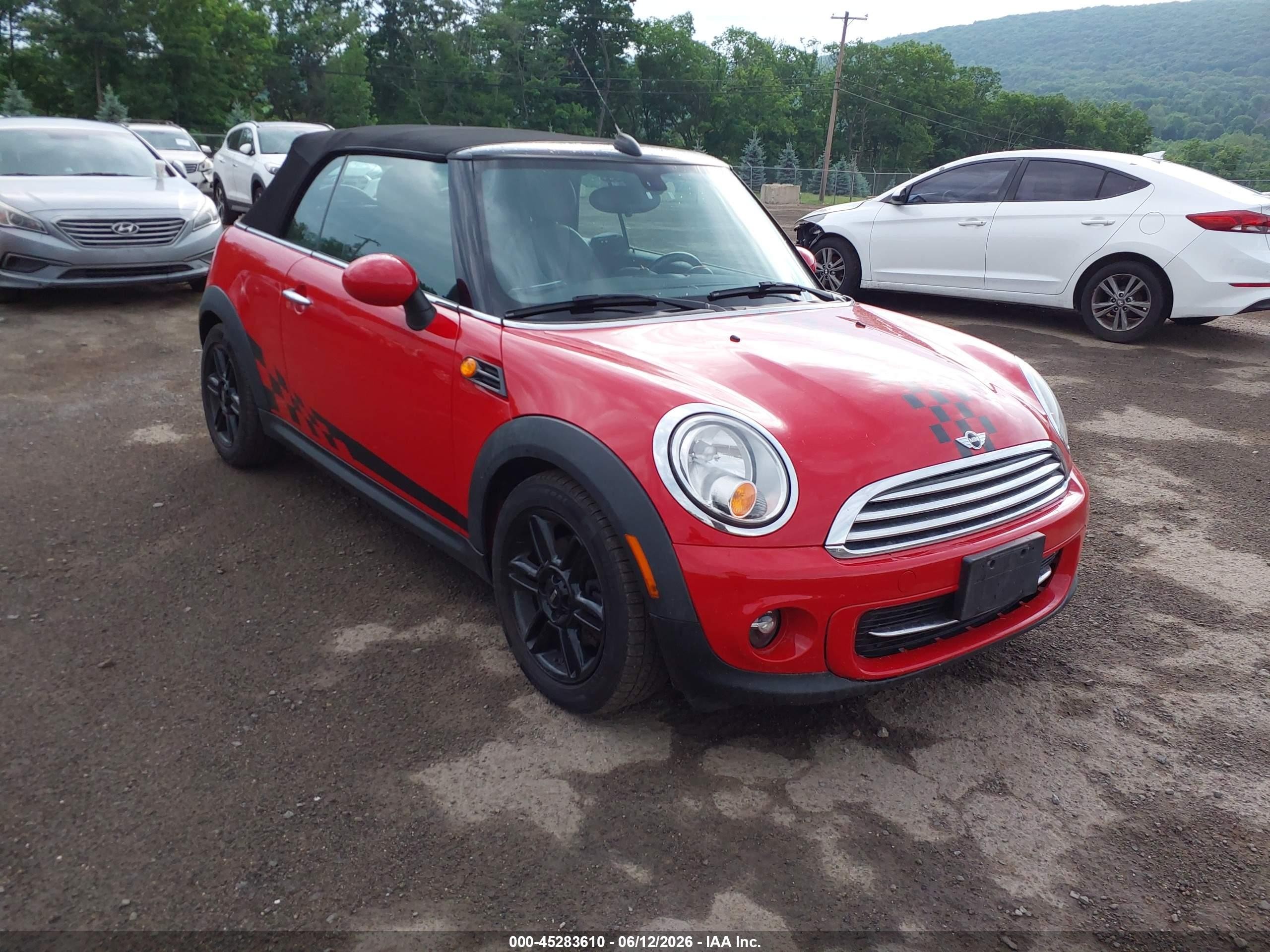 2014 Mini Convertible Cooper Red vin: WMWZN3C52ET860969