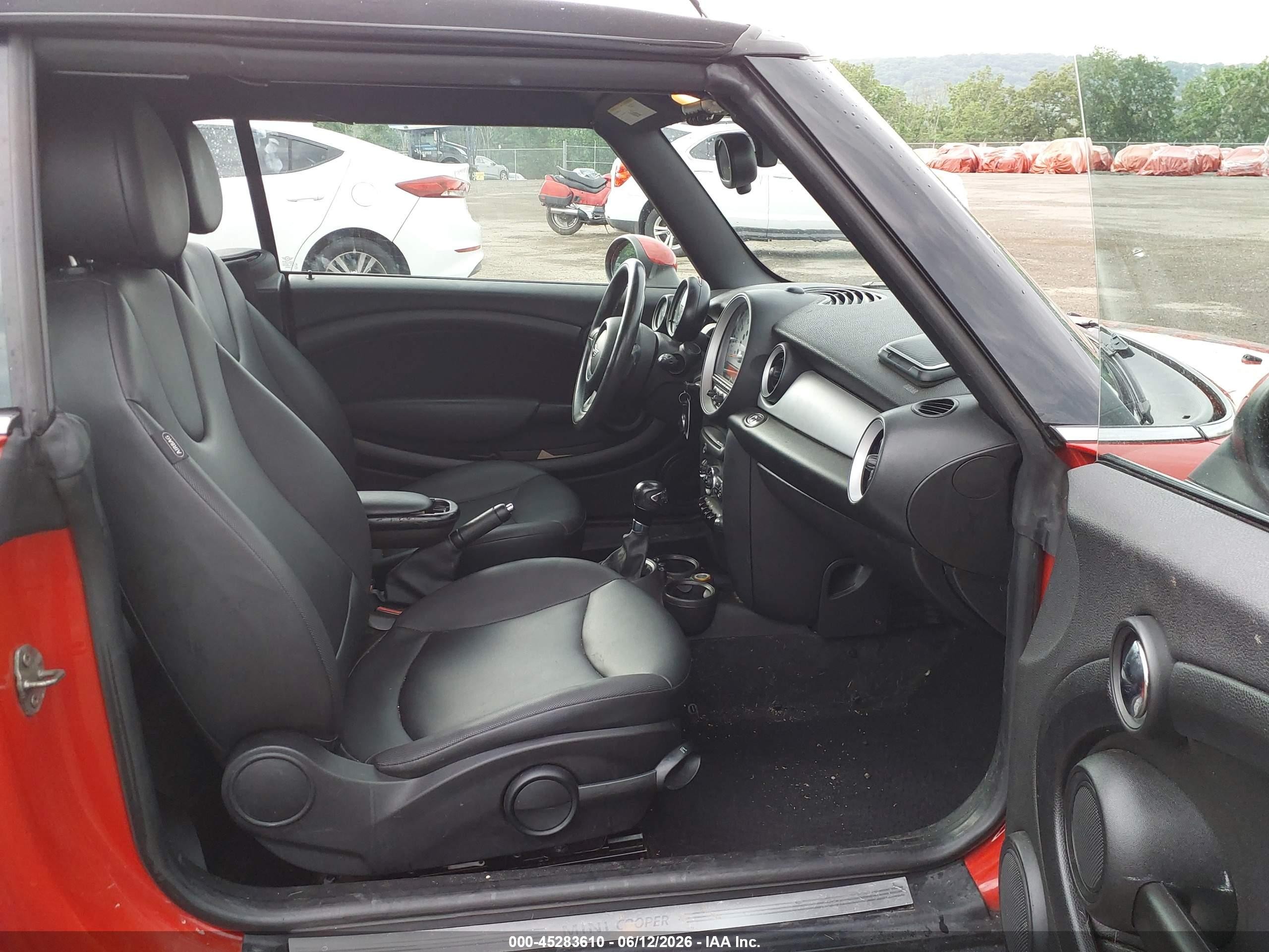 2014 Mini Convertible Cooper Red vin: WMWZN3C52ET860969