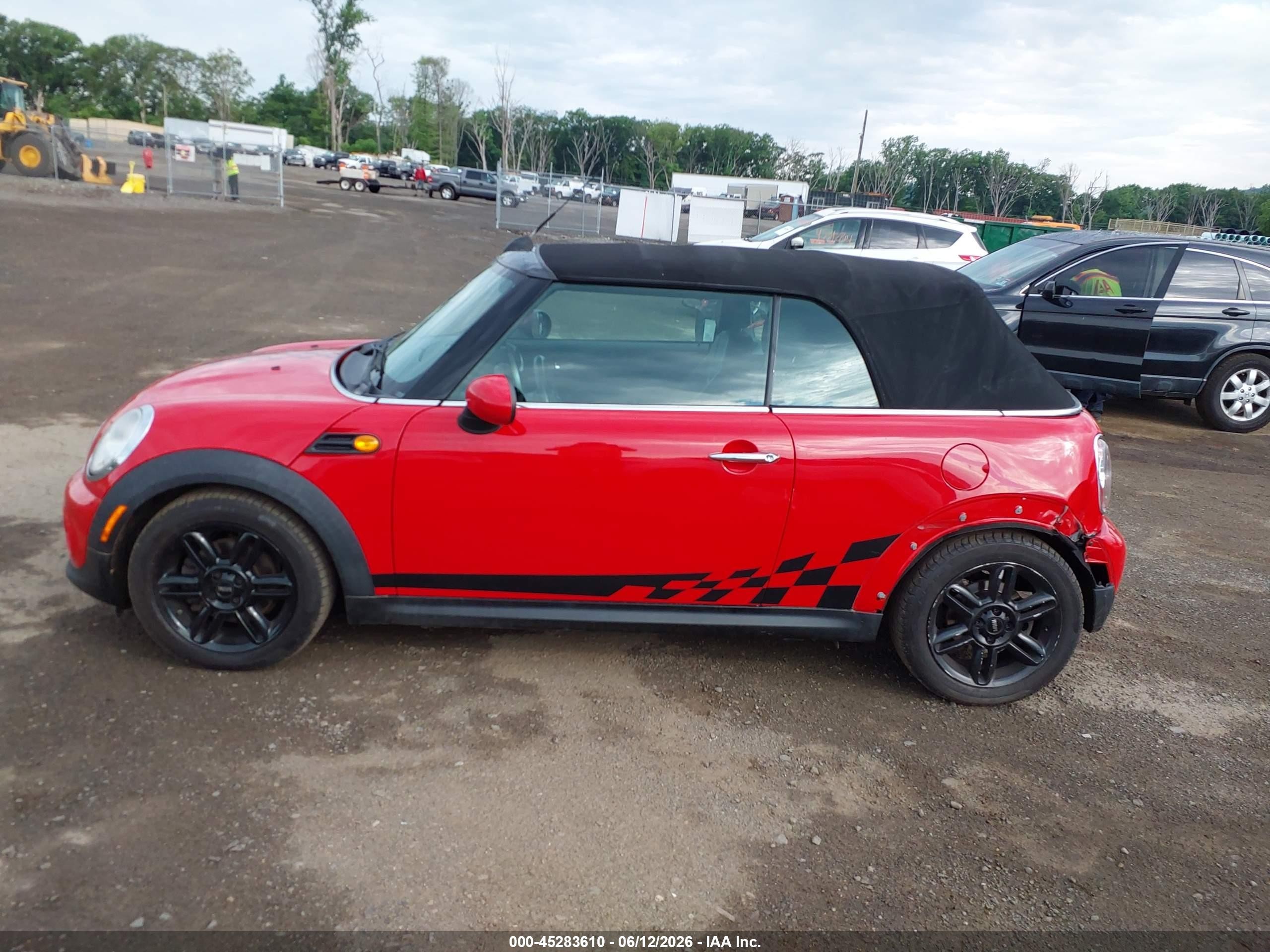 2014 Mini Convertible Cooper Red vin: WMWZN3C52ET860969