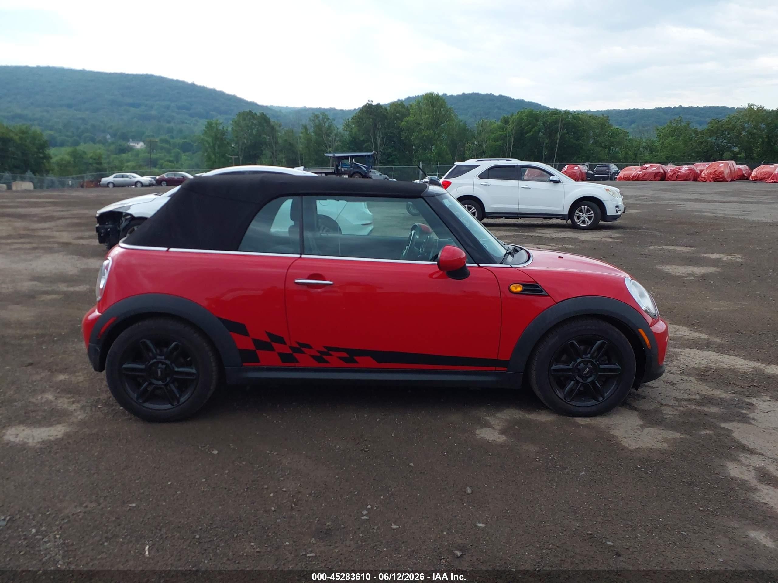 2014 Mini Convertible Cooper Red vin: WMWZN3C52ET860969