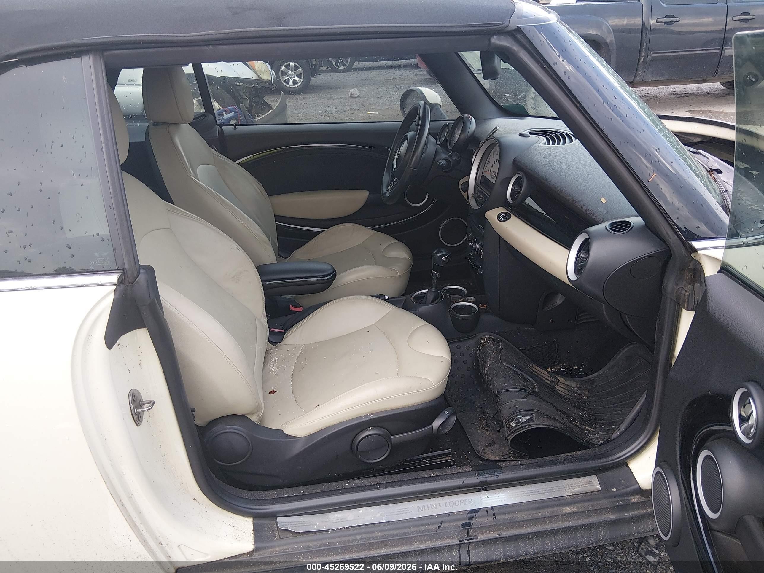2014 Mini Convertible Cooper White vin: WMWZN3C52ET861359