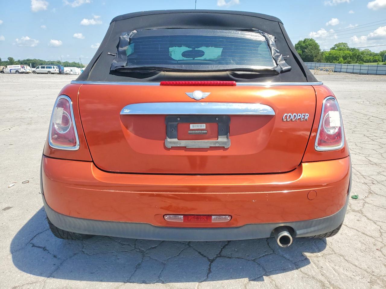 2011 Mini Cooper Orange vin: WMWZN3C53BT133061